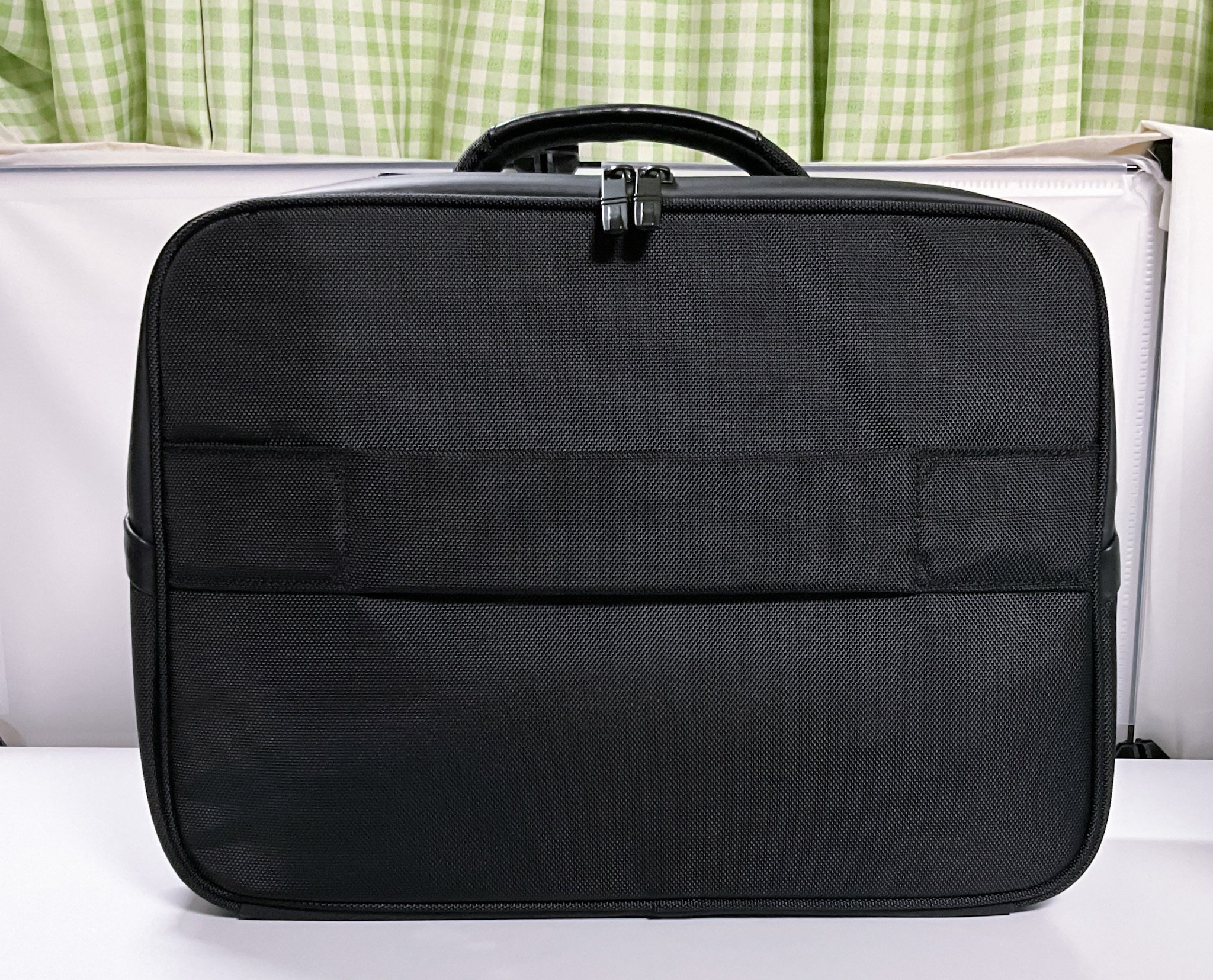 ThinkPad プロフェッショナル 16インチトップロードケース」 レビュー