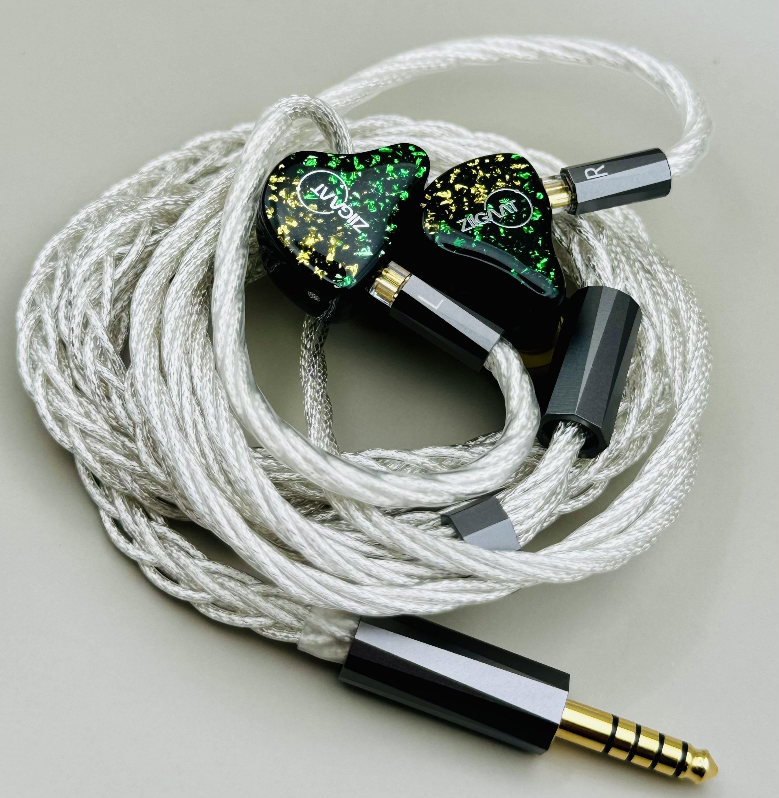 イヤホン ZIIGAAT ARCADIA ZiiGaat Arcadiaのレビュー｜ラルフ・ヒンクリー