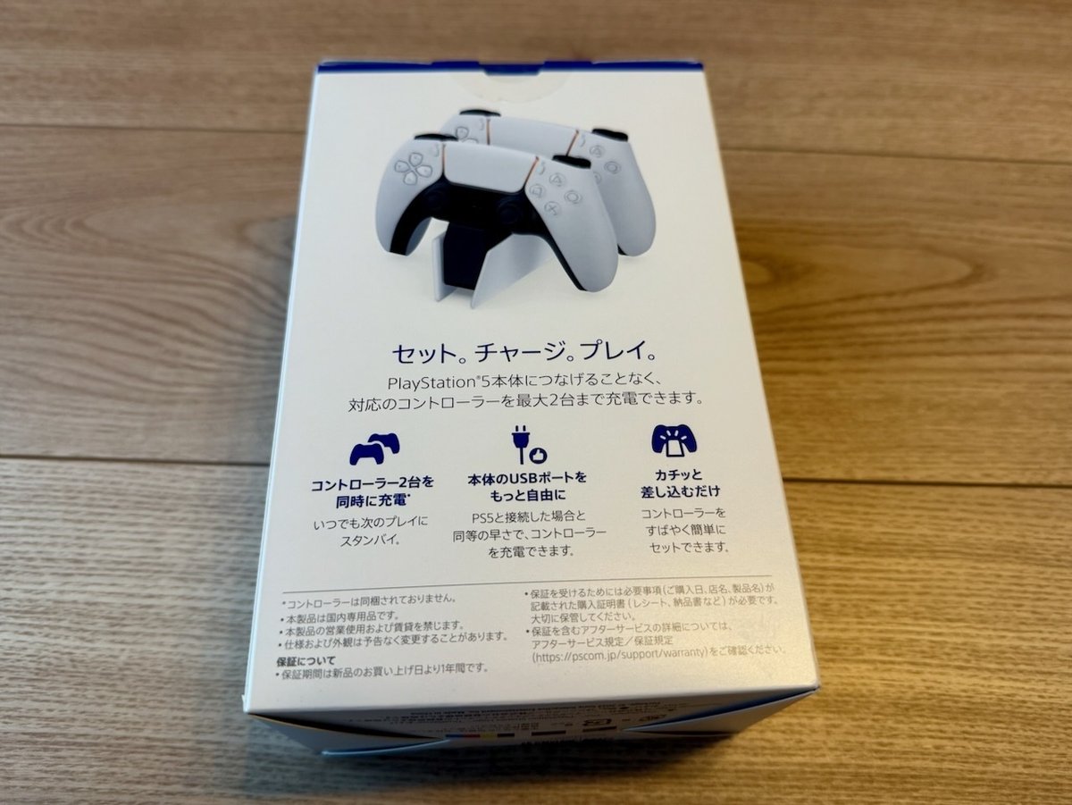 PlayStation 4 本体 + コントローラー2台（ps4本体 肌寒い  