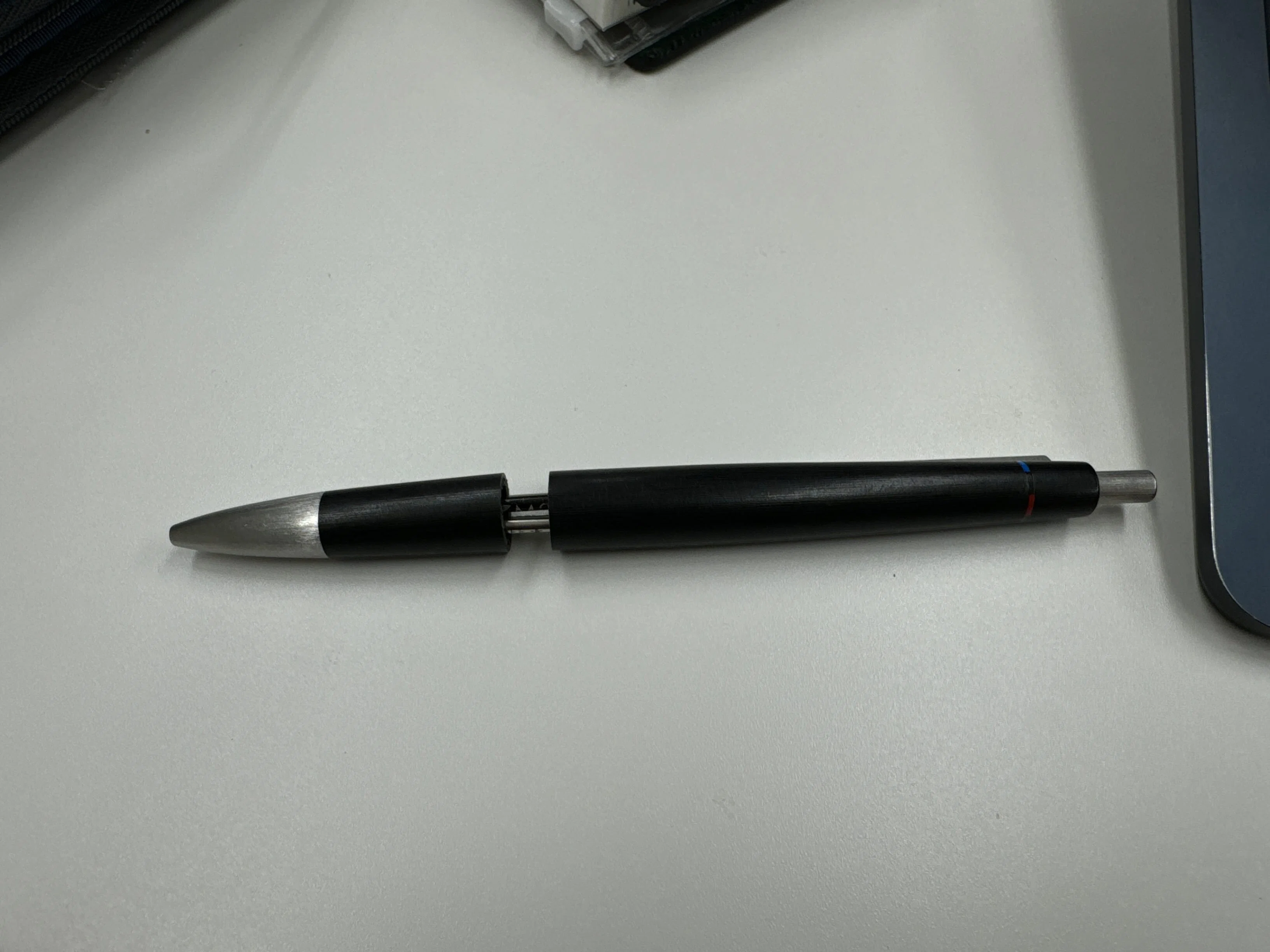 突如真っ二つになったLAMY2000、修理に出す｜サーシュ