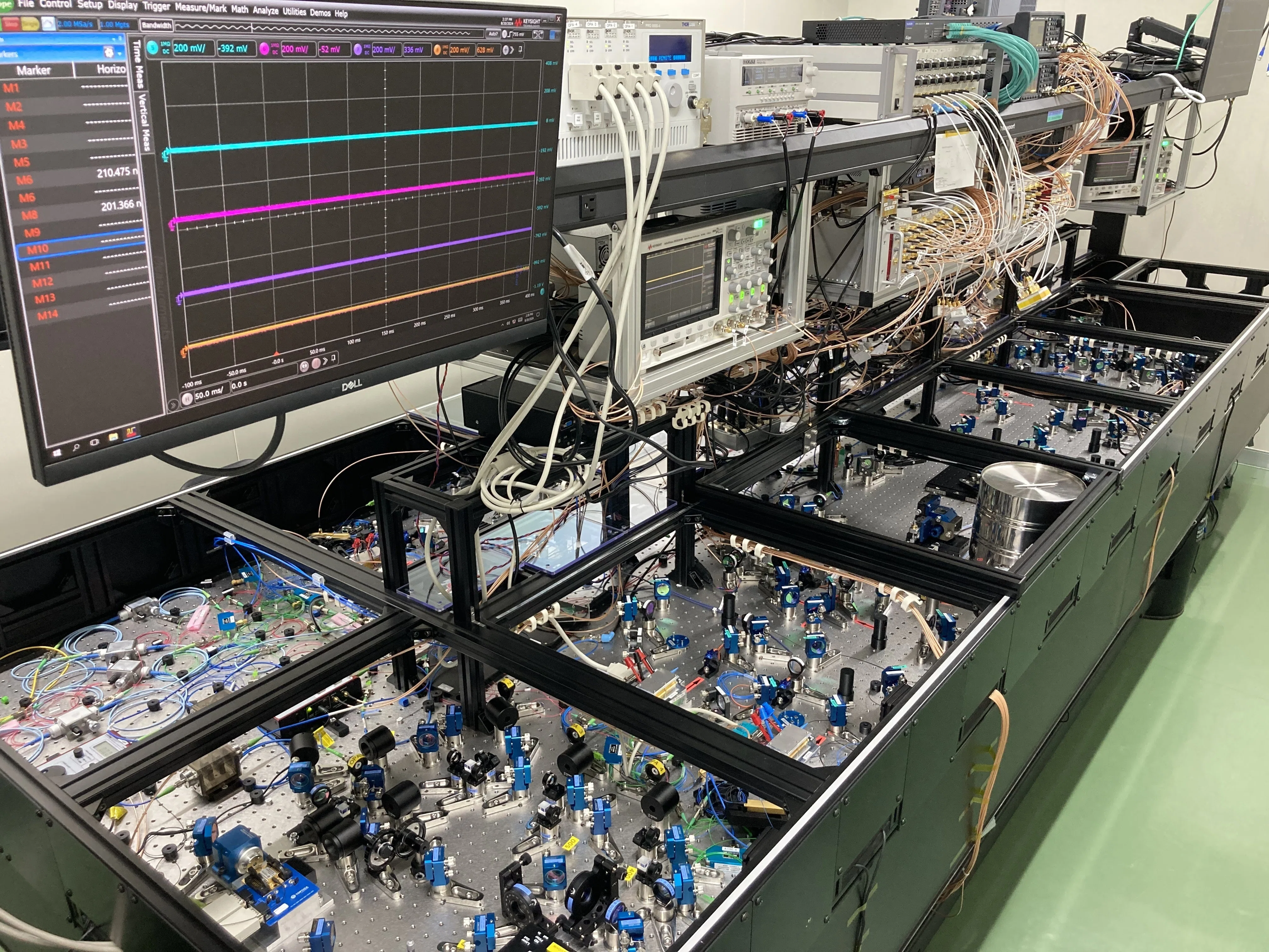 光量子コンピューターの実用化に挑む 誤りは「訂正」でなく「耐性」で