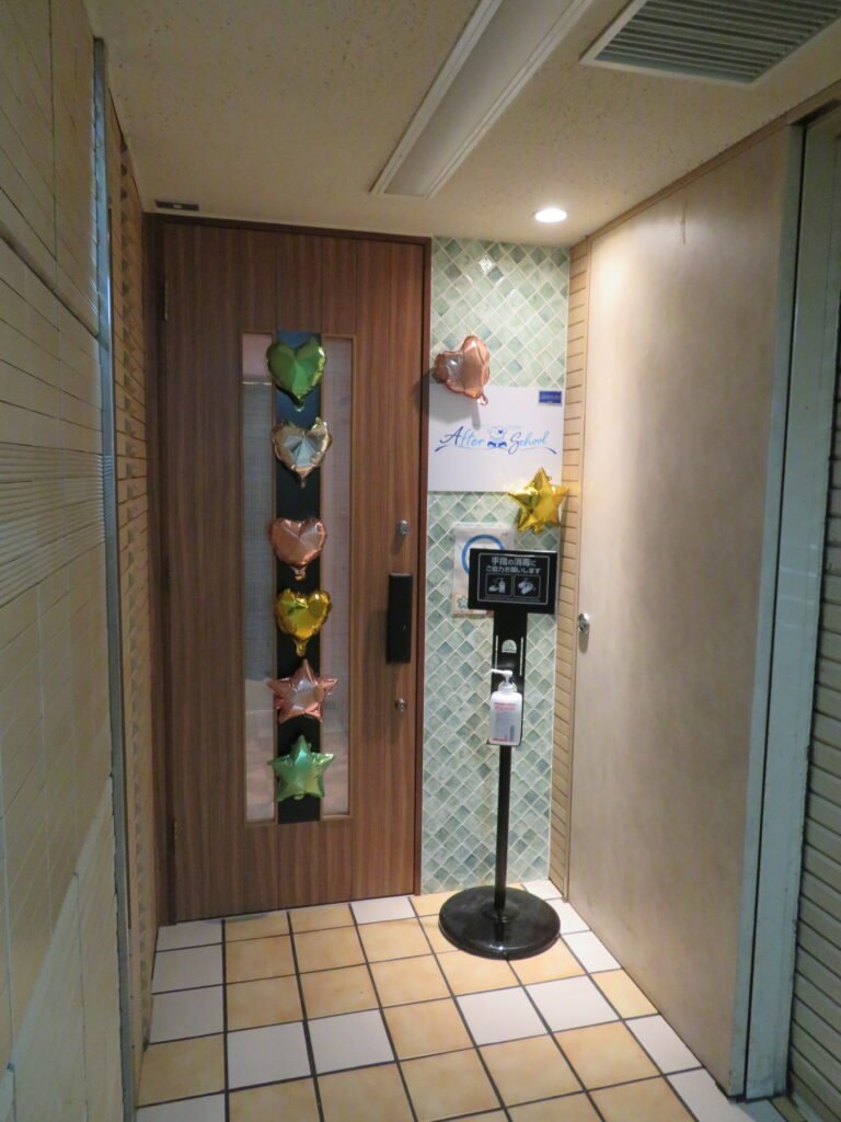 北海道-12】※閉店 札幌・負け犬After School～JK制服でお出迎え！アイドルも在籍～ （第48回）｜イング～世界メイドカフェ放浪人～