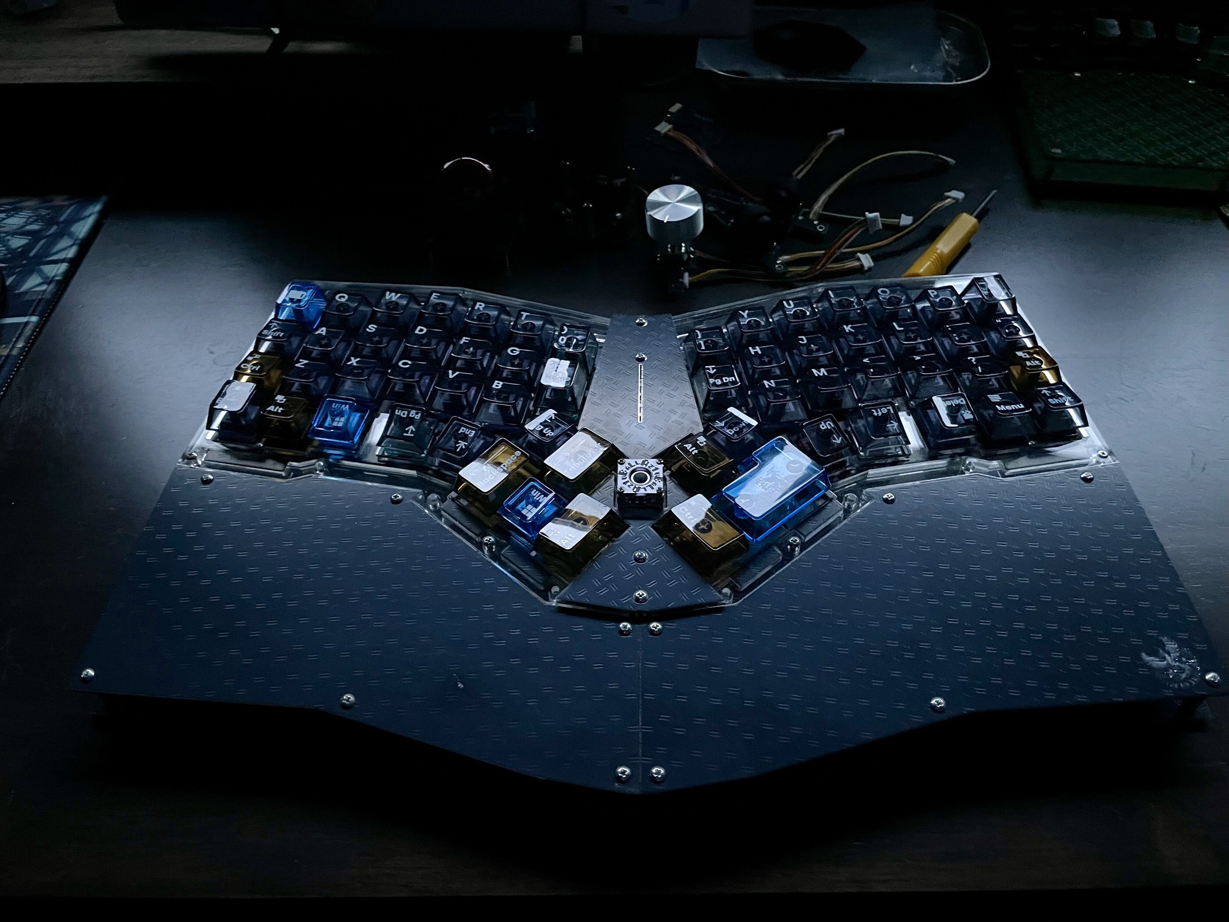 生まれたてのキーボードを連れて駆け回った1年|YMG Works 生まれたてのキーボードを連れて駆け回った1年|YMG Works