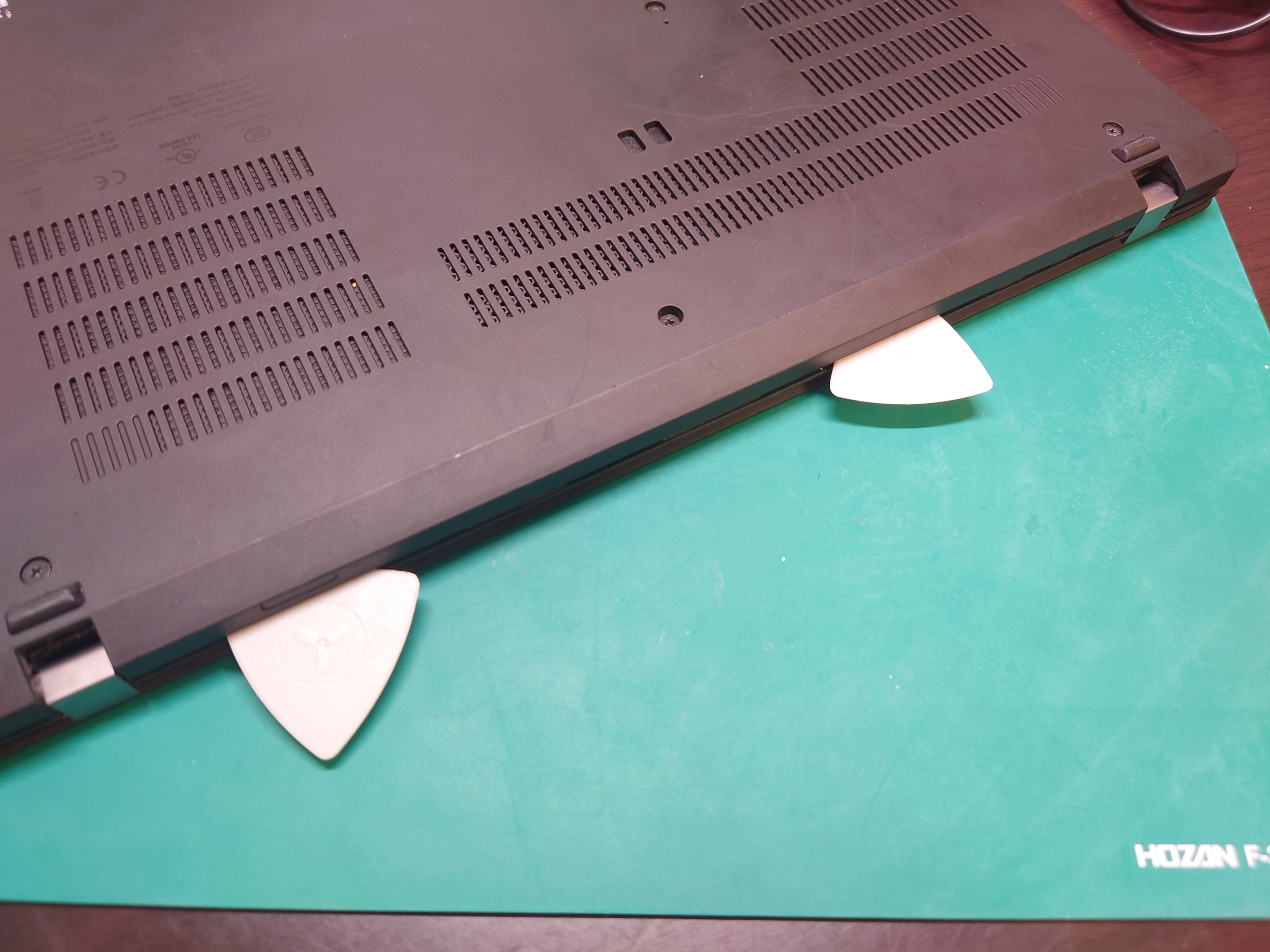 ノートPCの電源ポートが壊れたので開けて確認してみた(Thinkpad P14s