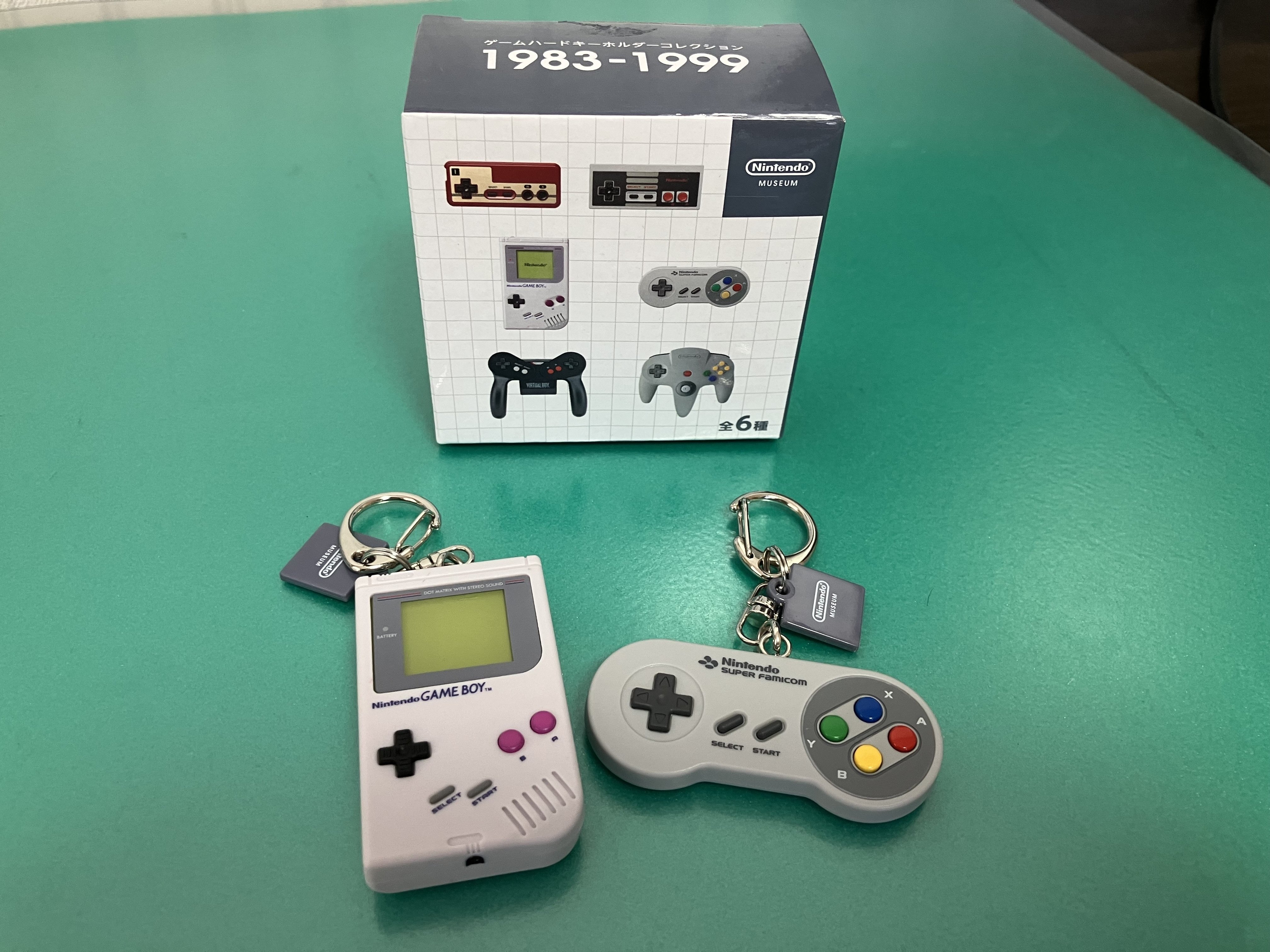 任天堂ミュージアム　キーホルダー ニンテンドーミュージアム ゲームハードキーホルダー box