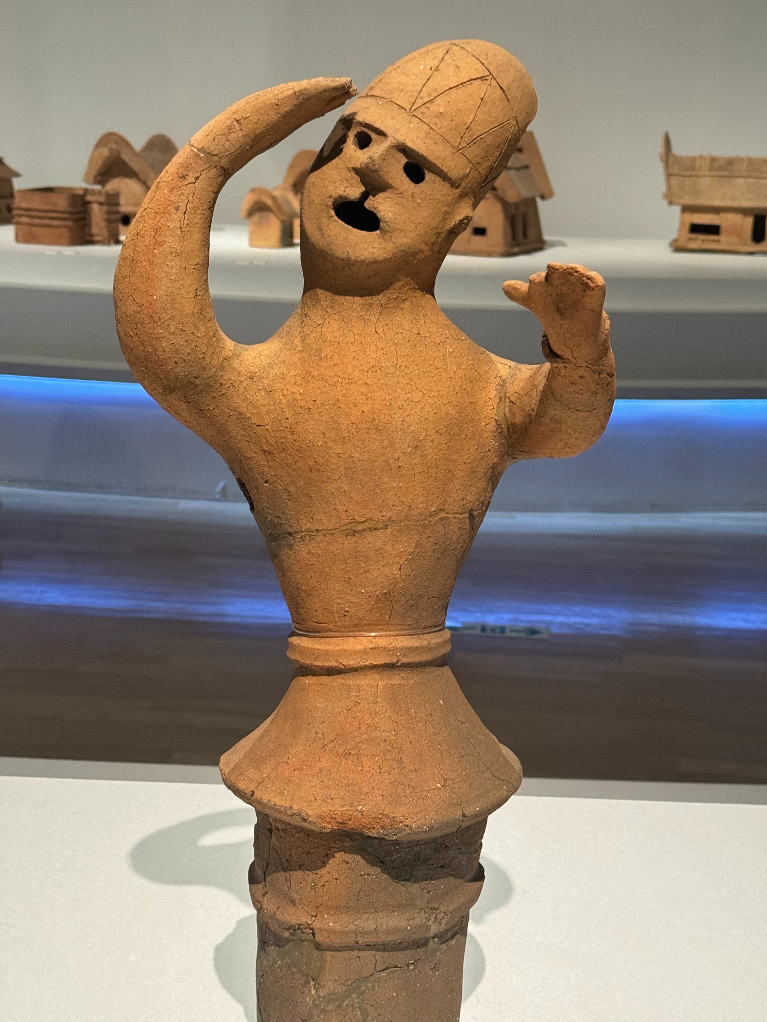 踊る人】埼玉県立さきたま史跡の博物館蔵｜天良あいら