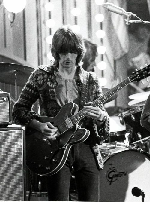 ビートルズ　オブ・ラ・ディ，オブ・ラ・ダ　マイ・ギタージェントソーウィープス While My Guitar Gently Weeps (Remastered 2009) - YouTube