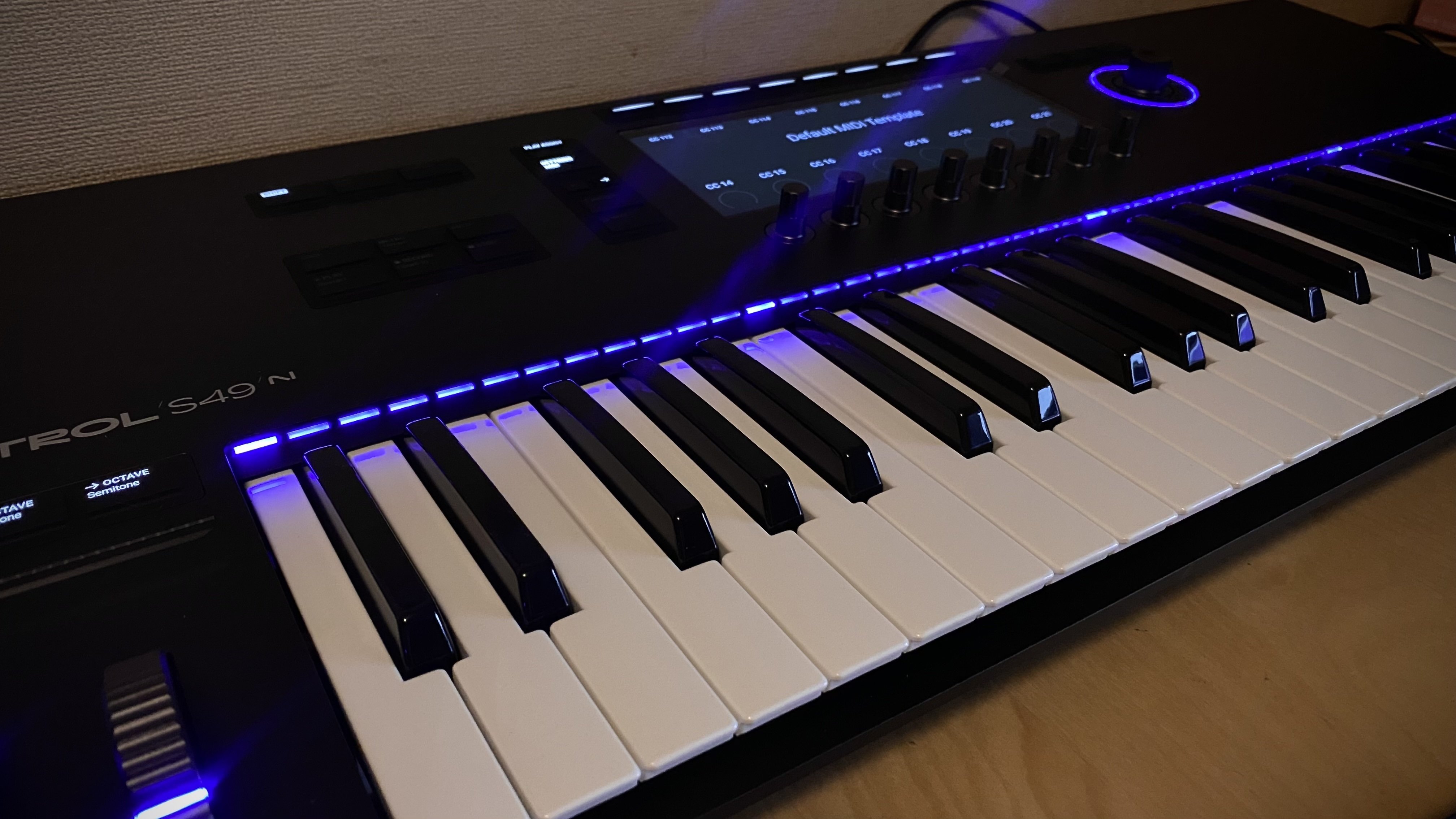 NI KONTROL S61 MK3 登録解除済み USBケーブル付属 送料無料 Native Instruments KONTROL S61 MK3 (USB・MIDIコントローラー