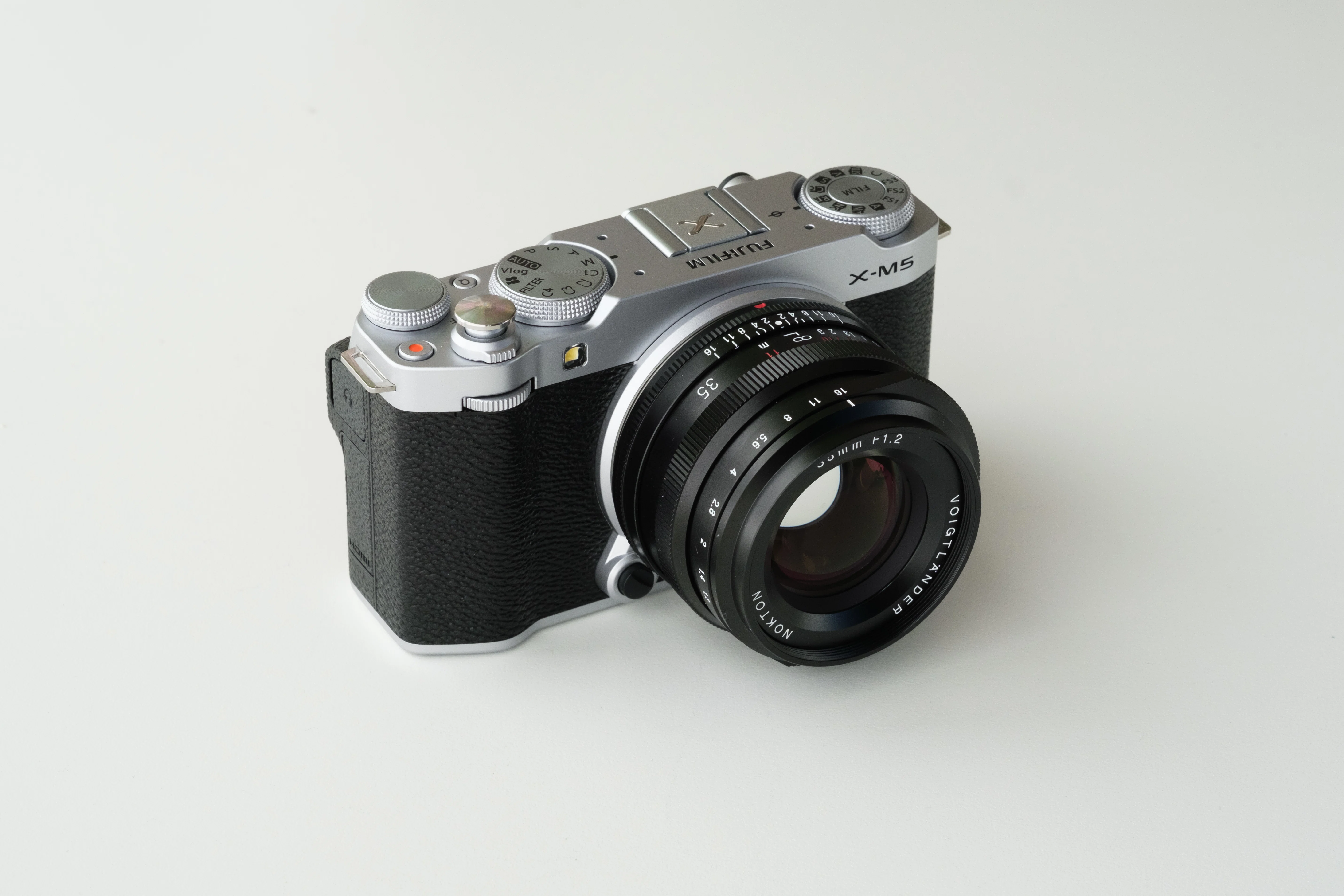 新しいカメラとリバーサイド散歩｜FUJIFILM X-M5｜Nokton 35mm F1.2