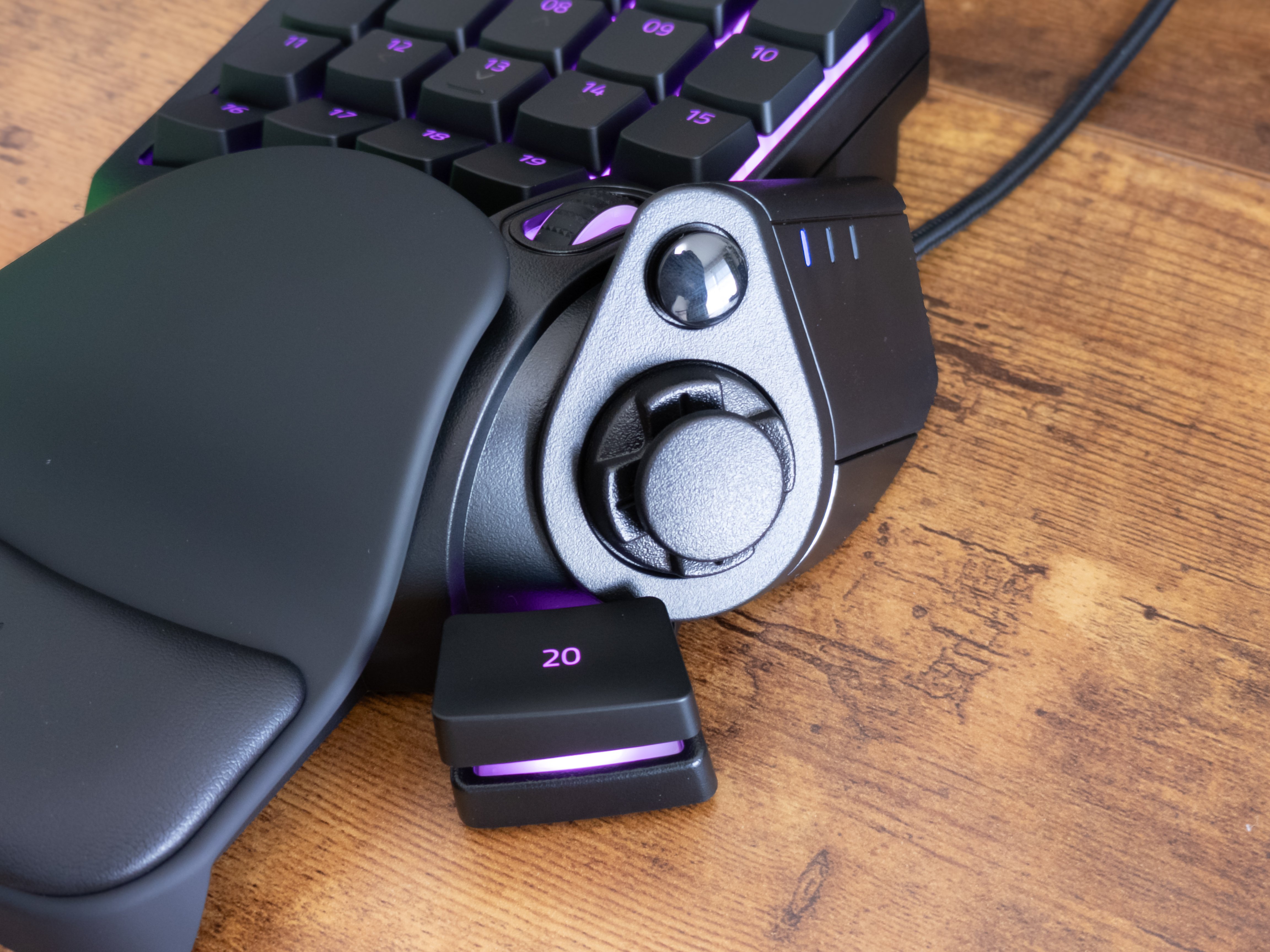 ガジェットレビュー】ゲーミング左手デバイス│Razer TARTARUS