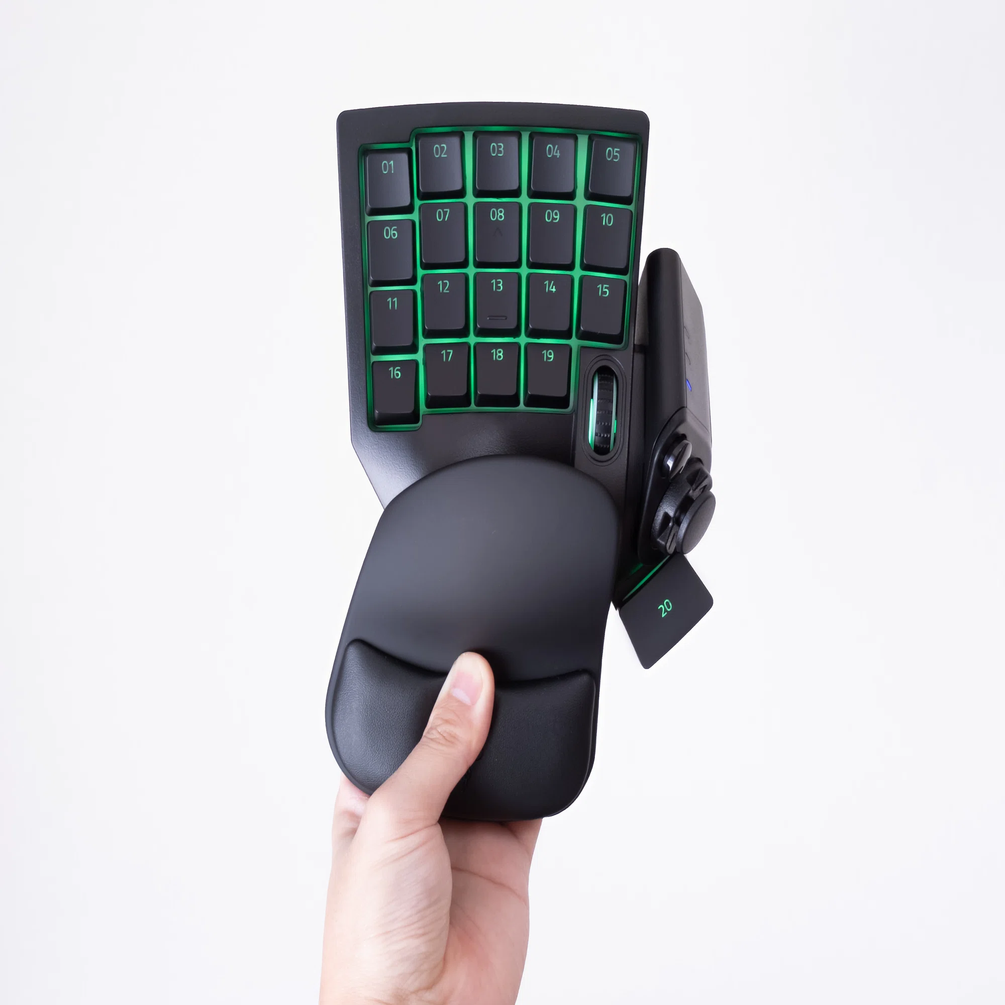 ガジェットレビュー】ゲーミング左手デバイス│Razer TARTARUS V2 