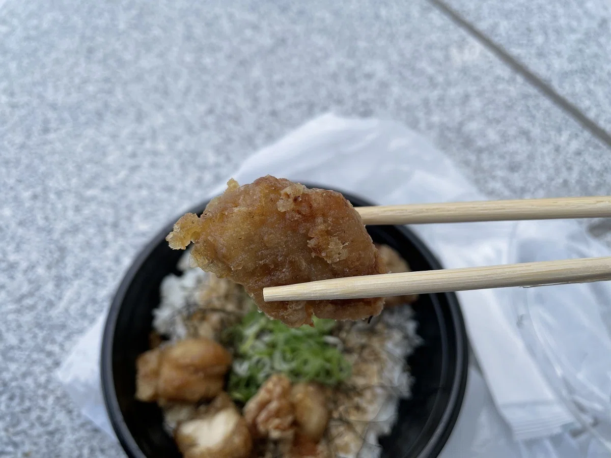 焼鳥かなざわ焼き鳥どんぶり唐揚げアップ