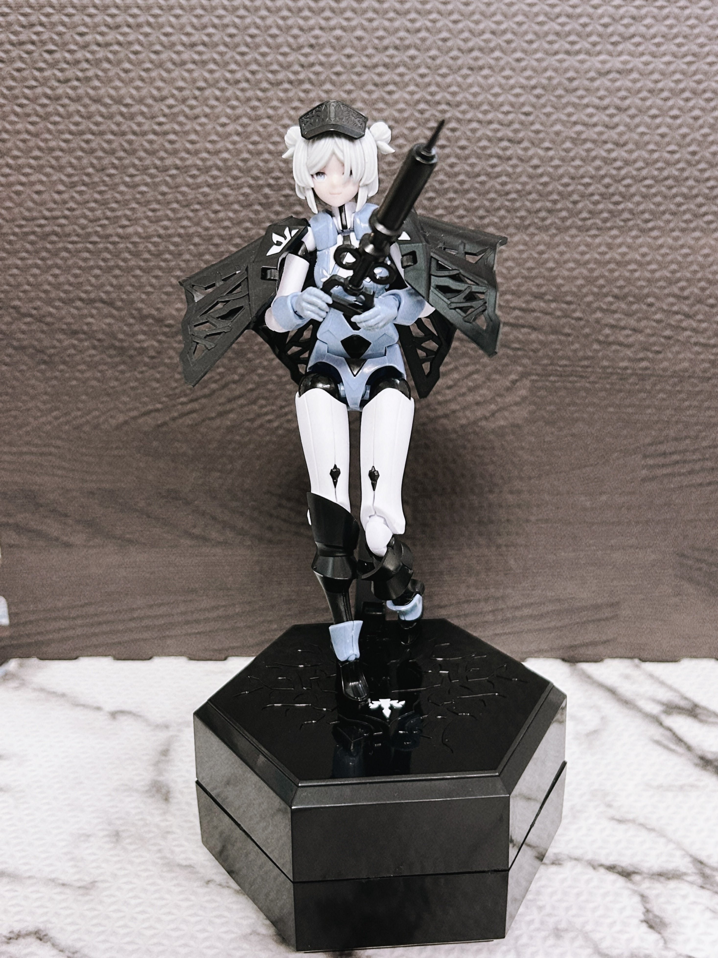 もうお前たちは美少女プラモデルから逃げるな｜臀部