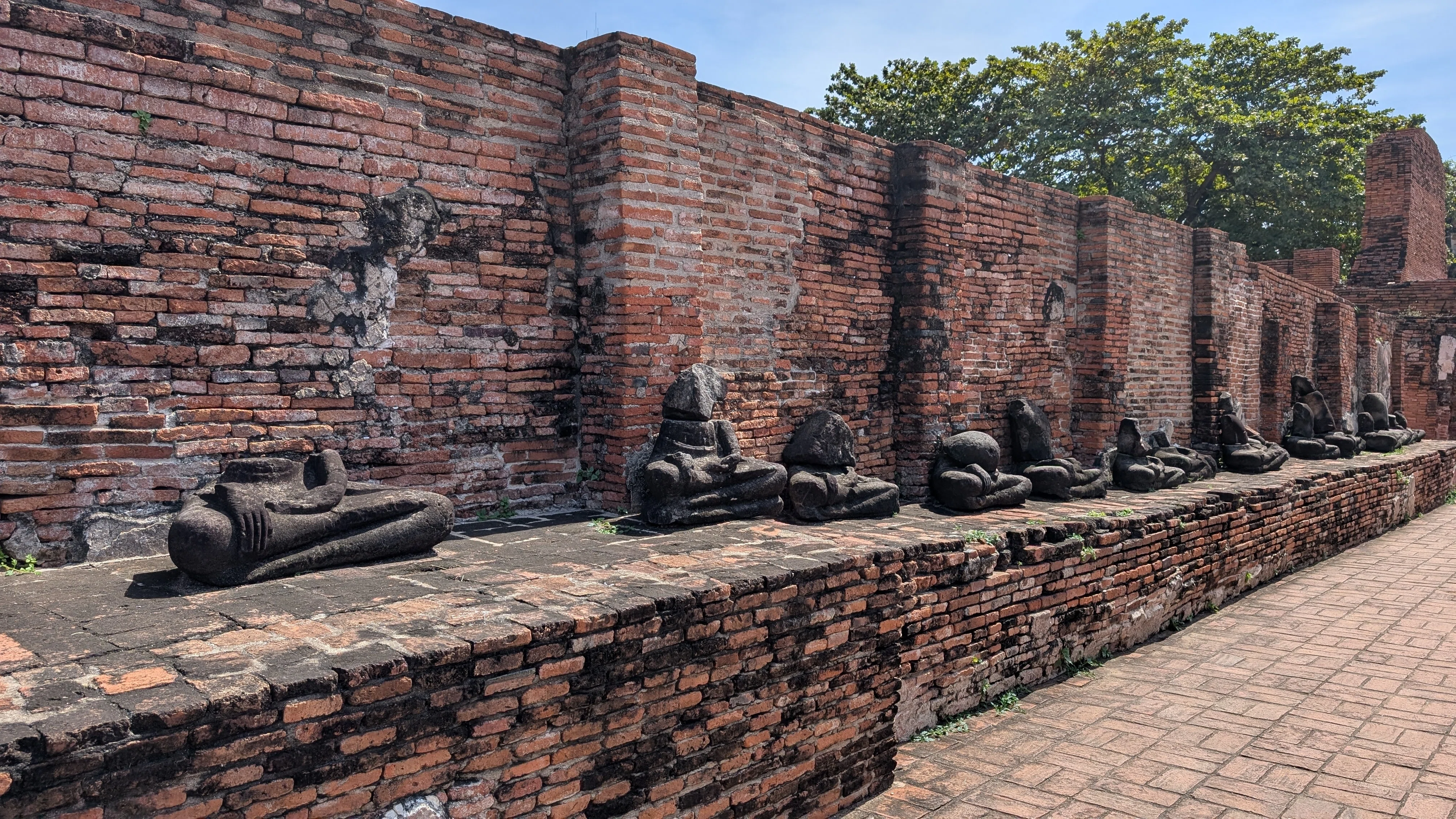 タイの古都アユタヤで静かに佇む遺跡を見る ラオス旅行記#1｜tabirow