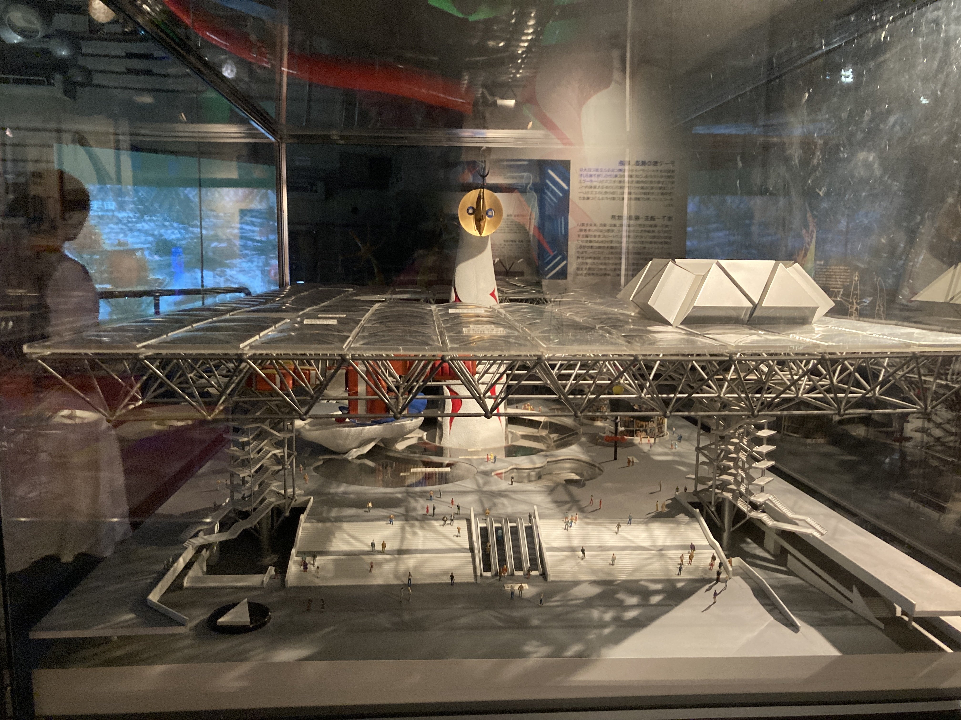 未来の国宝〈太陽の塔〉内部見学 作者は岡本太郎 EXPO'70