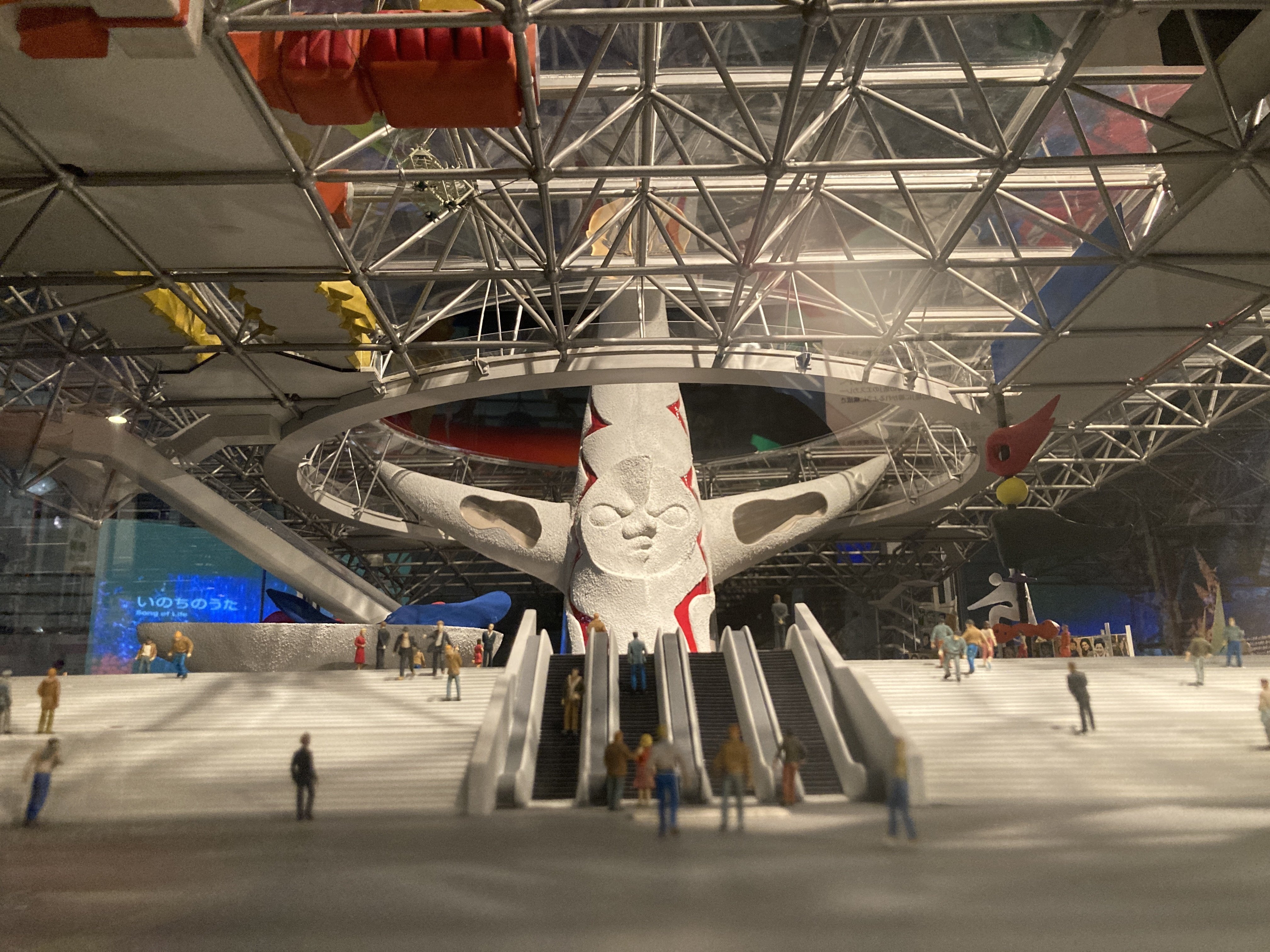 未来の国宝〈太陽の塔〉内部見学 作者は岡本太郎 EXPO'70 未来の国宝〈太陽の塔〉内部見学 作者は岡本太郎 EXPO'70