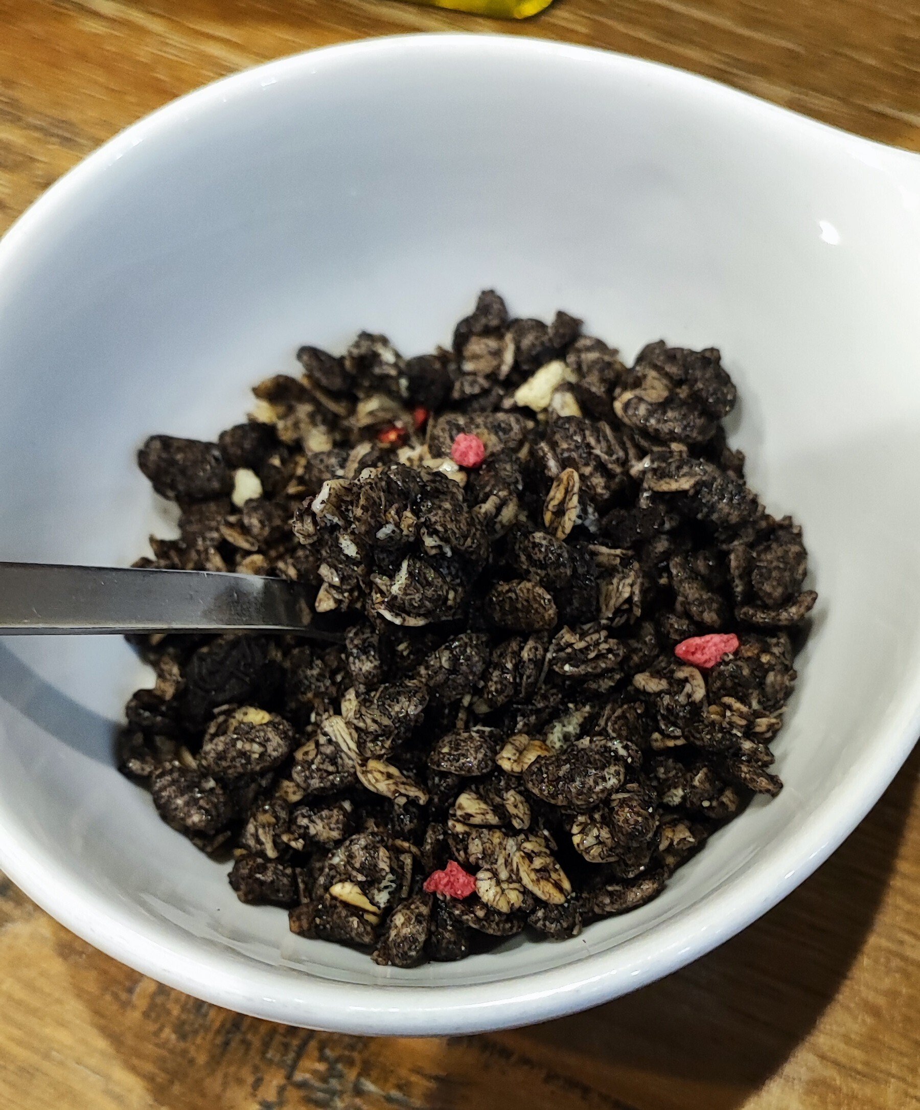 近所のスーパーに売っていたので フルグラ「ブラックサンダー味 近所のスーパーに売っていたので フルグラ「ブラックサンダー味