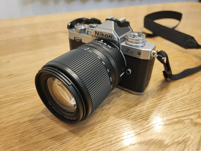 小型便利ズーム-NIKKOR Z DX 18-140mm f/3.5-6.3 VR｜ftomo_camera