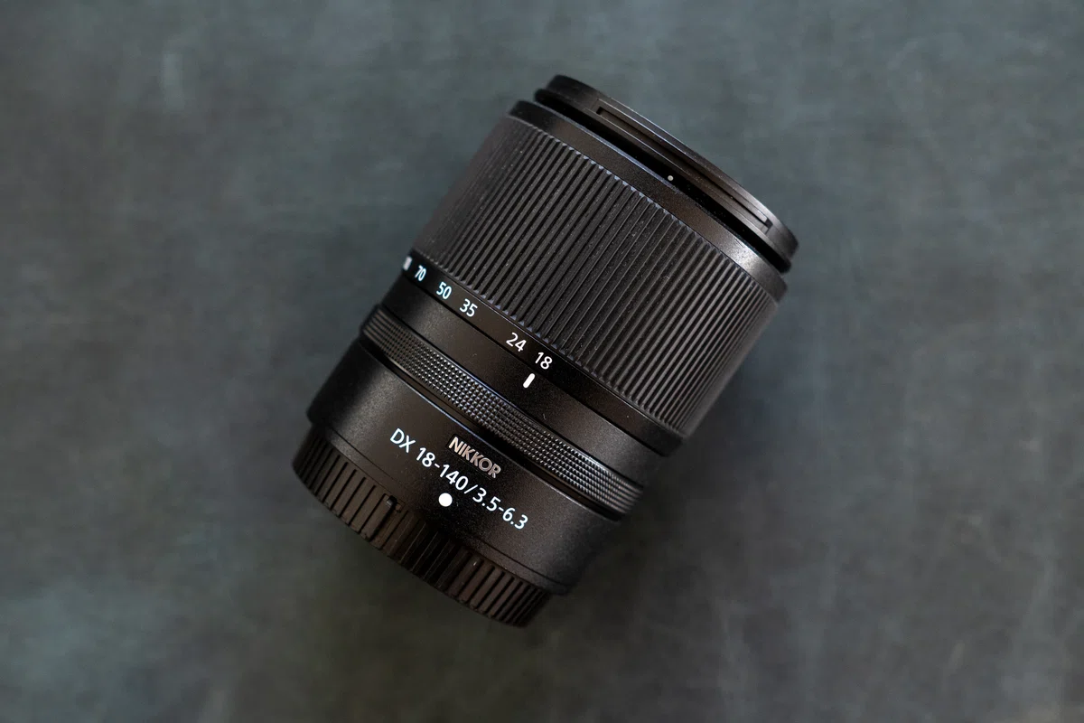 小型便利ズーム-NIKKOR Z DX 18-140mm f/3.5-6.3 VR｜ftomo_camera