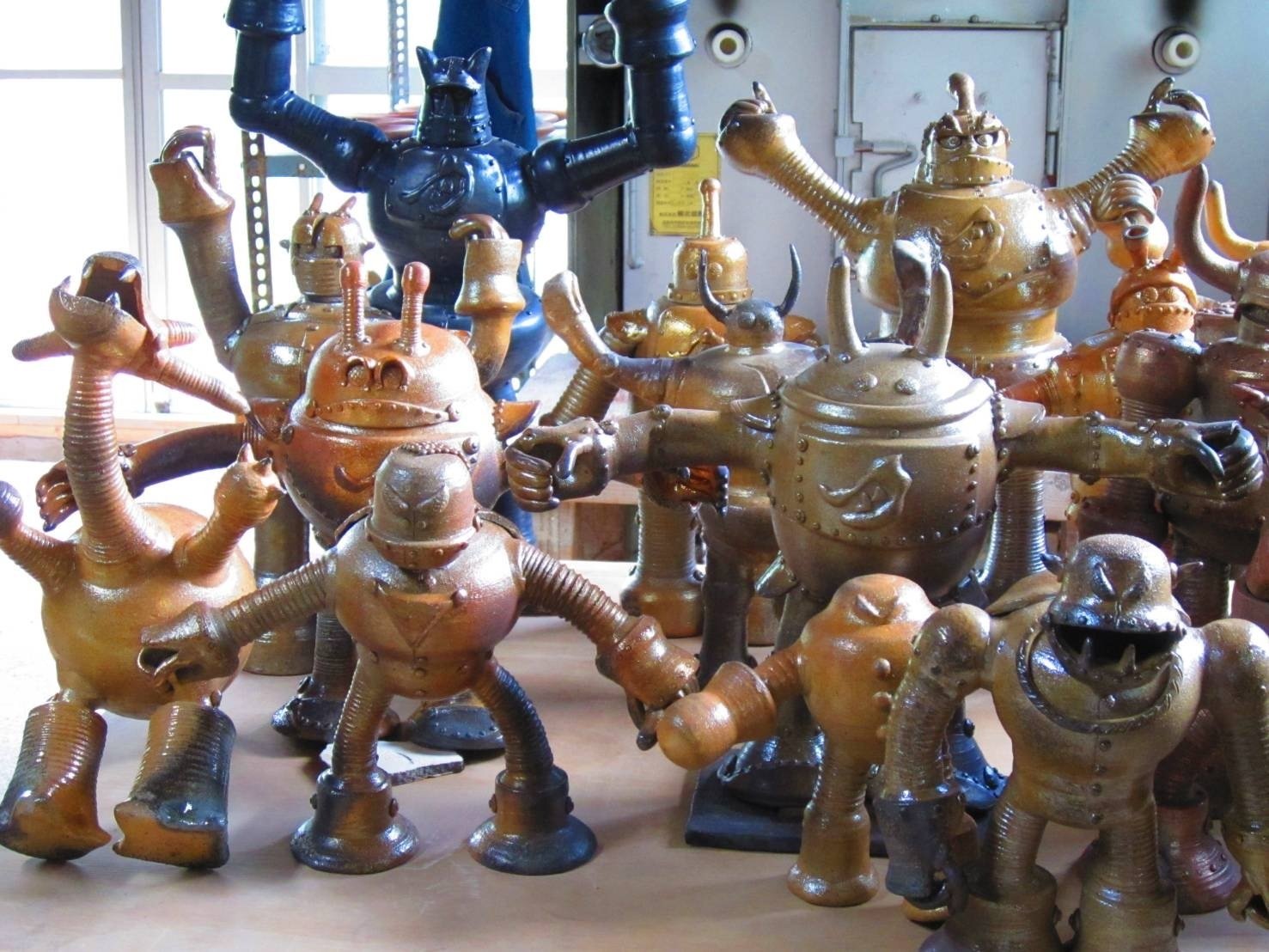 陶器フィギュア 作品集#01ーみんなを守る益子焼ロボットヒストリー：進化は続くよ