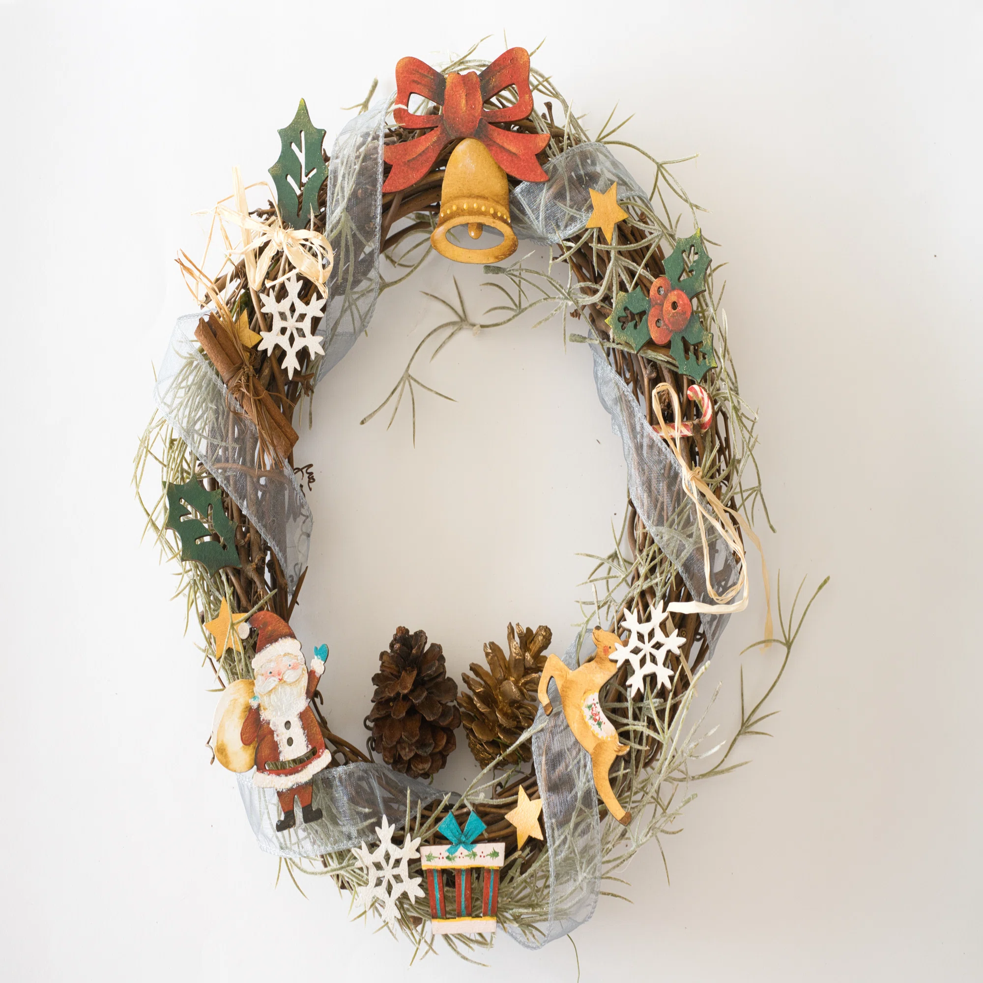 まだ間に合う！100均でそろうクリスマスリースをトールペイントで作 