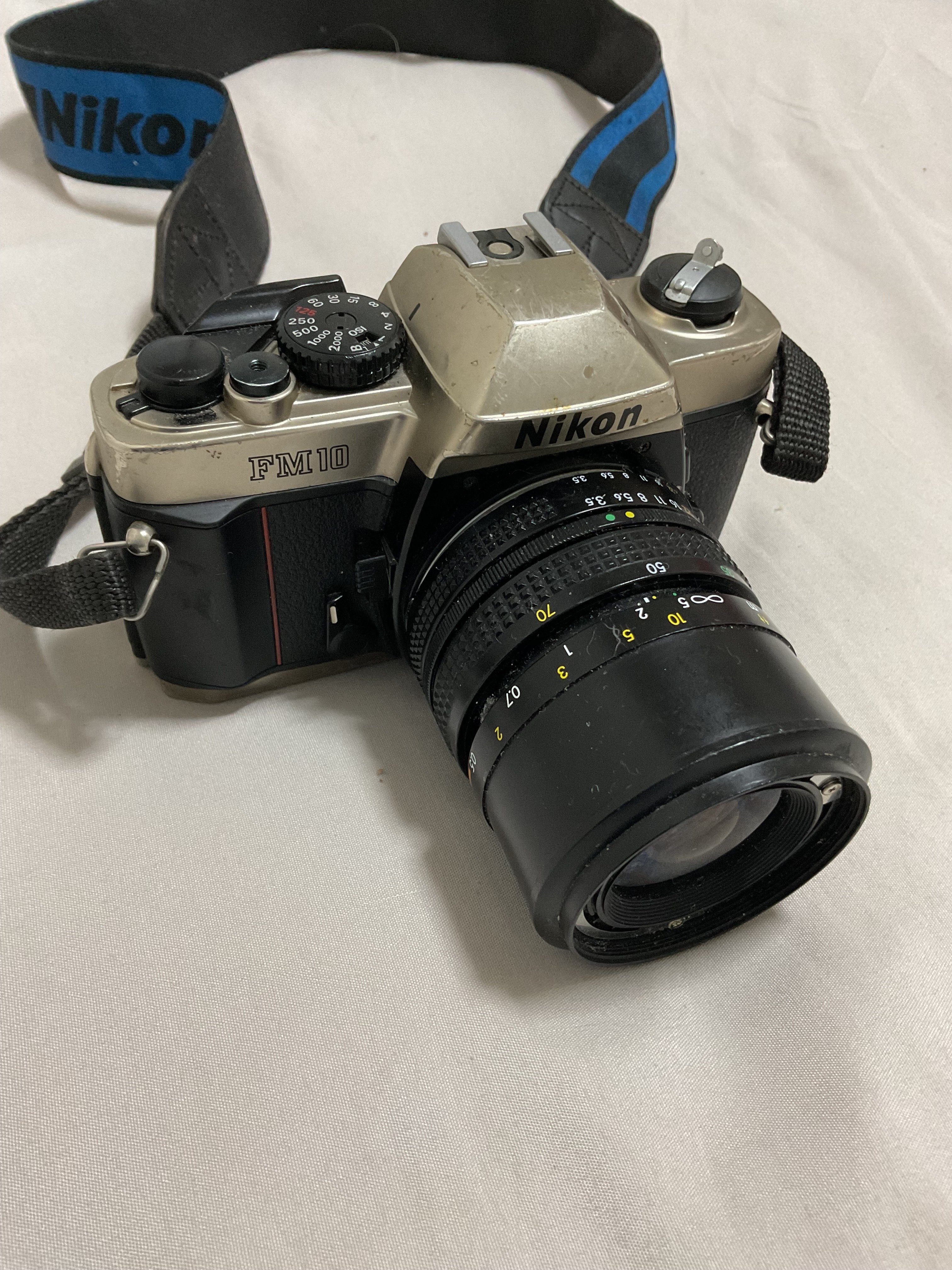 機械式フィルムカメラ Nikon FM10 彼女の娘へのプレゼントで 機械式フィルムカメラ Nikon FM10 彼女の娘へのプレゼントで