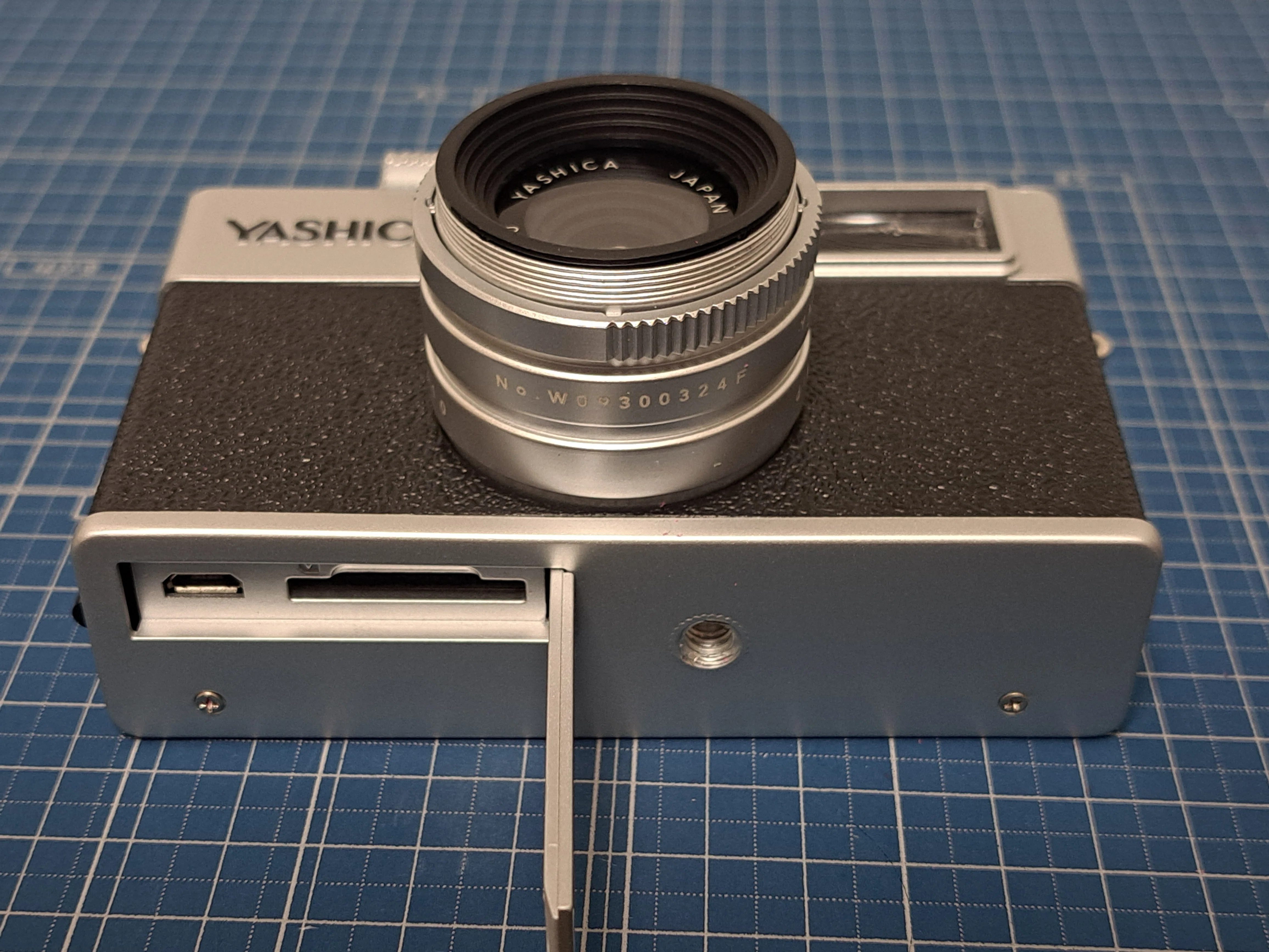 📷 歴史的酷評カメラ YASHICA Y35 digiFilm レビュー｜GR宮前