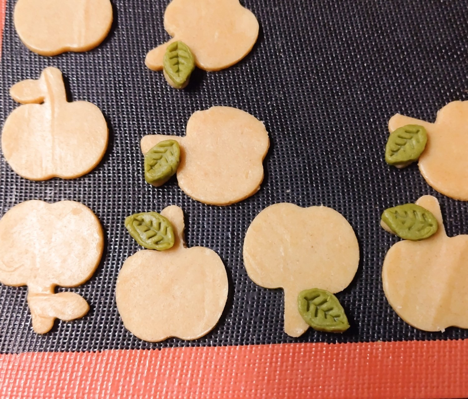 りんごの菓子のキャンペーンをやってたのでりんごの菓子をやたら