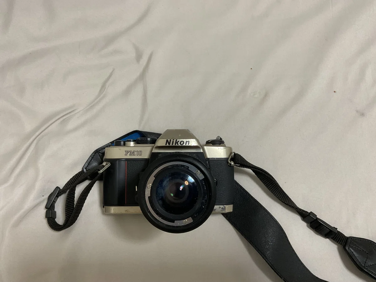 機械式フィルムカメラ Nikon FM10 彼女の娘へのプレゼントで欲しくなっ 