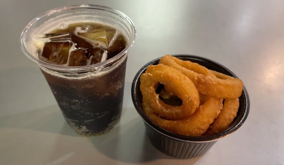 東京ロティサリー オニオンリング&コーラハイボール