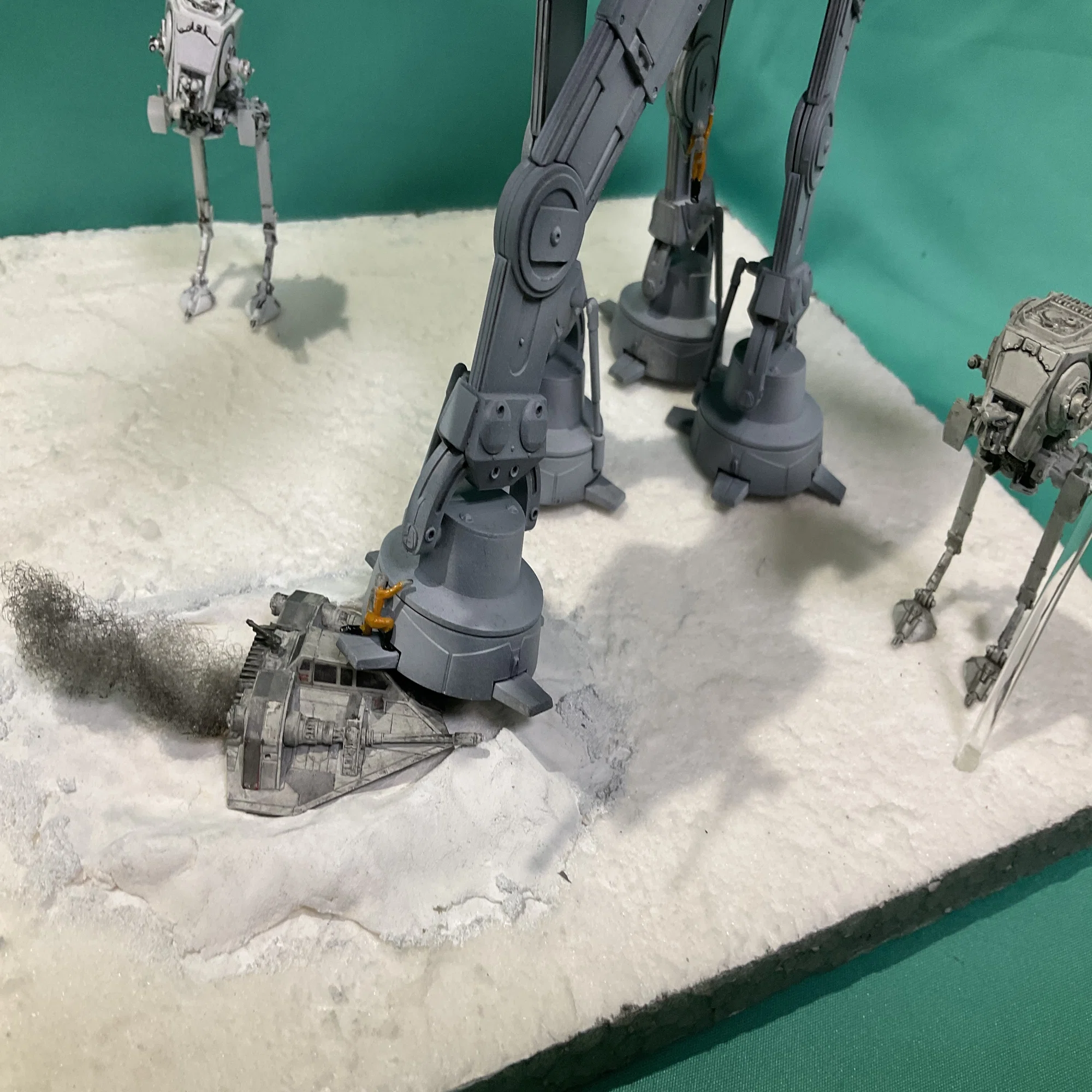 スターウォーズ 帝国の逆襲 AT-AT in Battle of Hoth｜模型アトリエ 