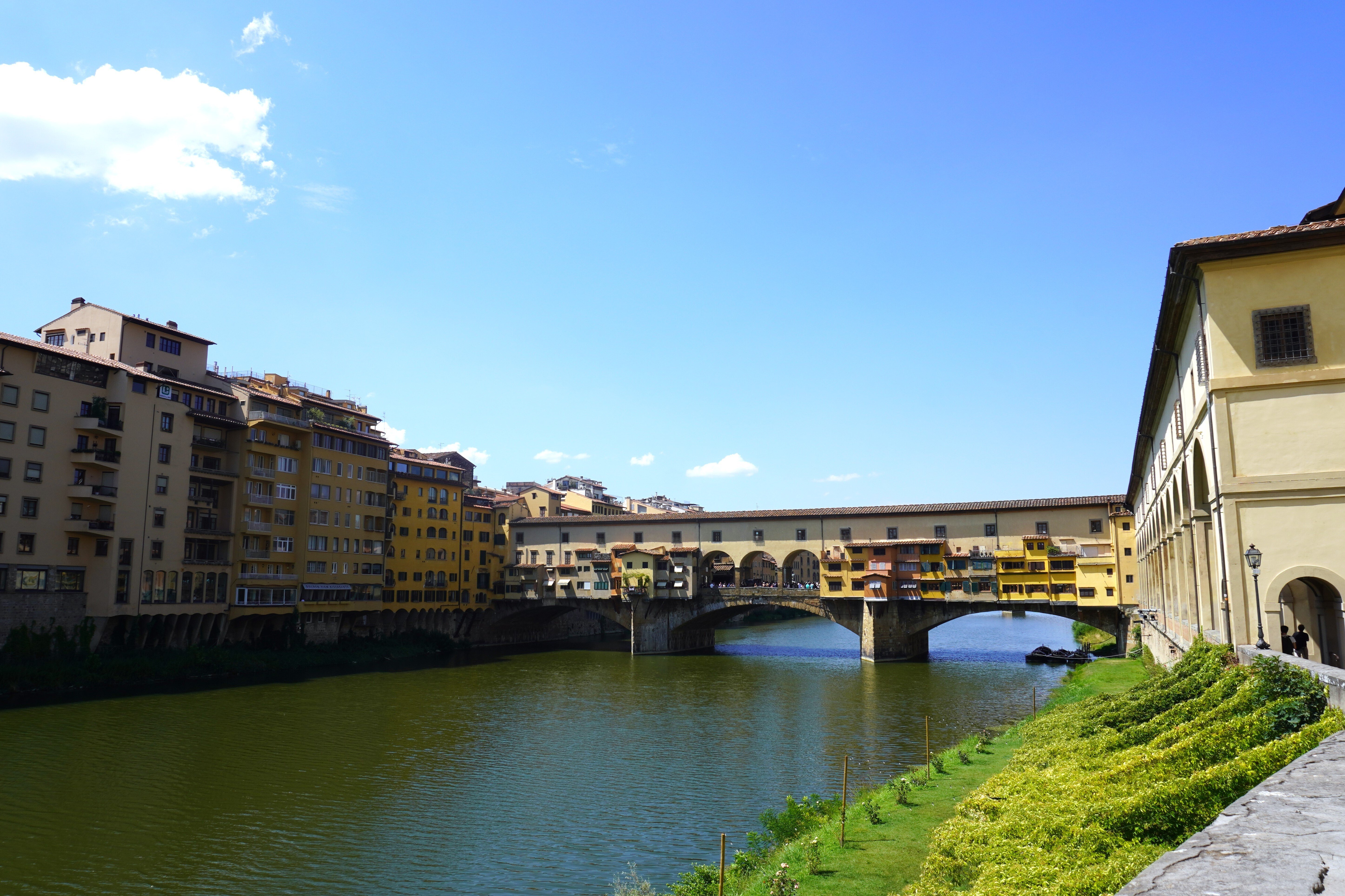 ヴェッキオ橋へ ☆ 「ヴァザーリの回廊」修復後の一般公開再開・最新