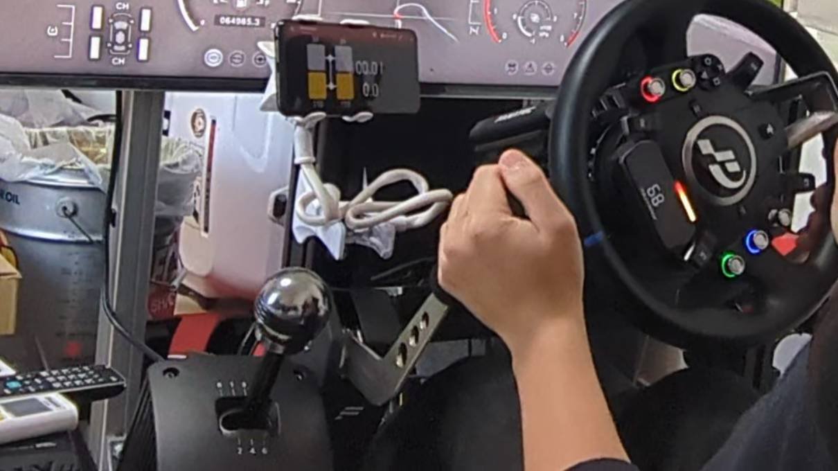 FANATEC DDPro8NMセット(シフター、クラッチ、ハンドブレーキ付) FANATEC DDPro8NMセット(シフター、クラッチ、ハンドブレーキ付