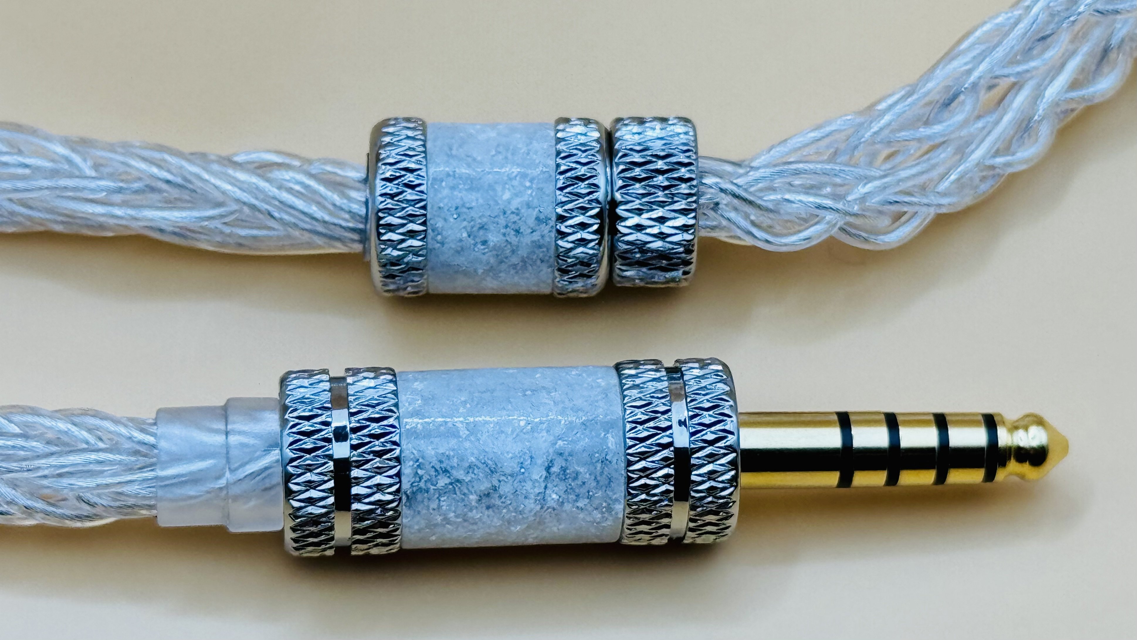 イヴ　確認用 ivipQ-193 Silver Duke（7N OFC錫メッキ12コアケーブル）のレビュー