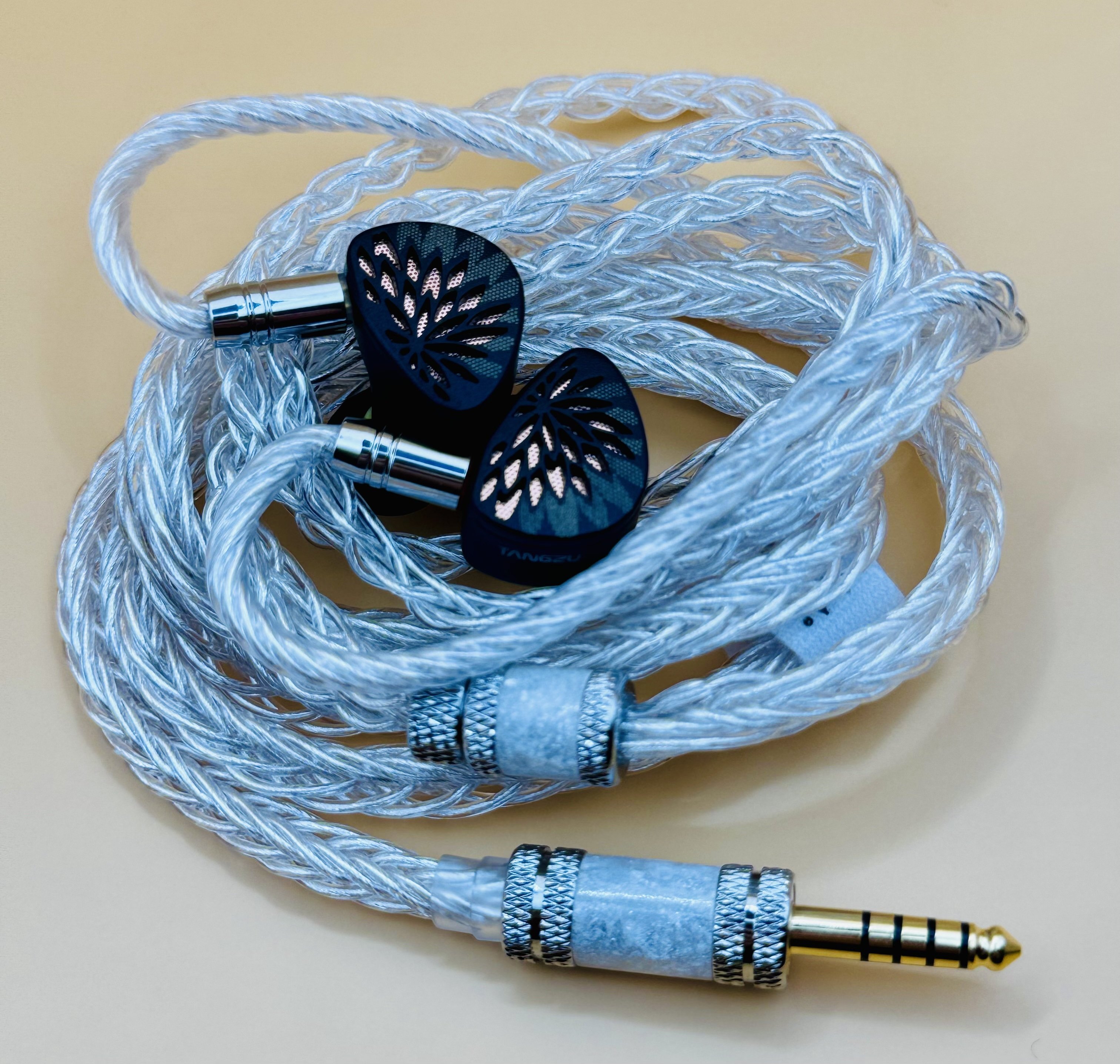 ivipQ-193 Silver Duke（7N OFC錫メッキ12コアケーブル）のレビュー