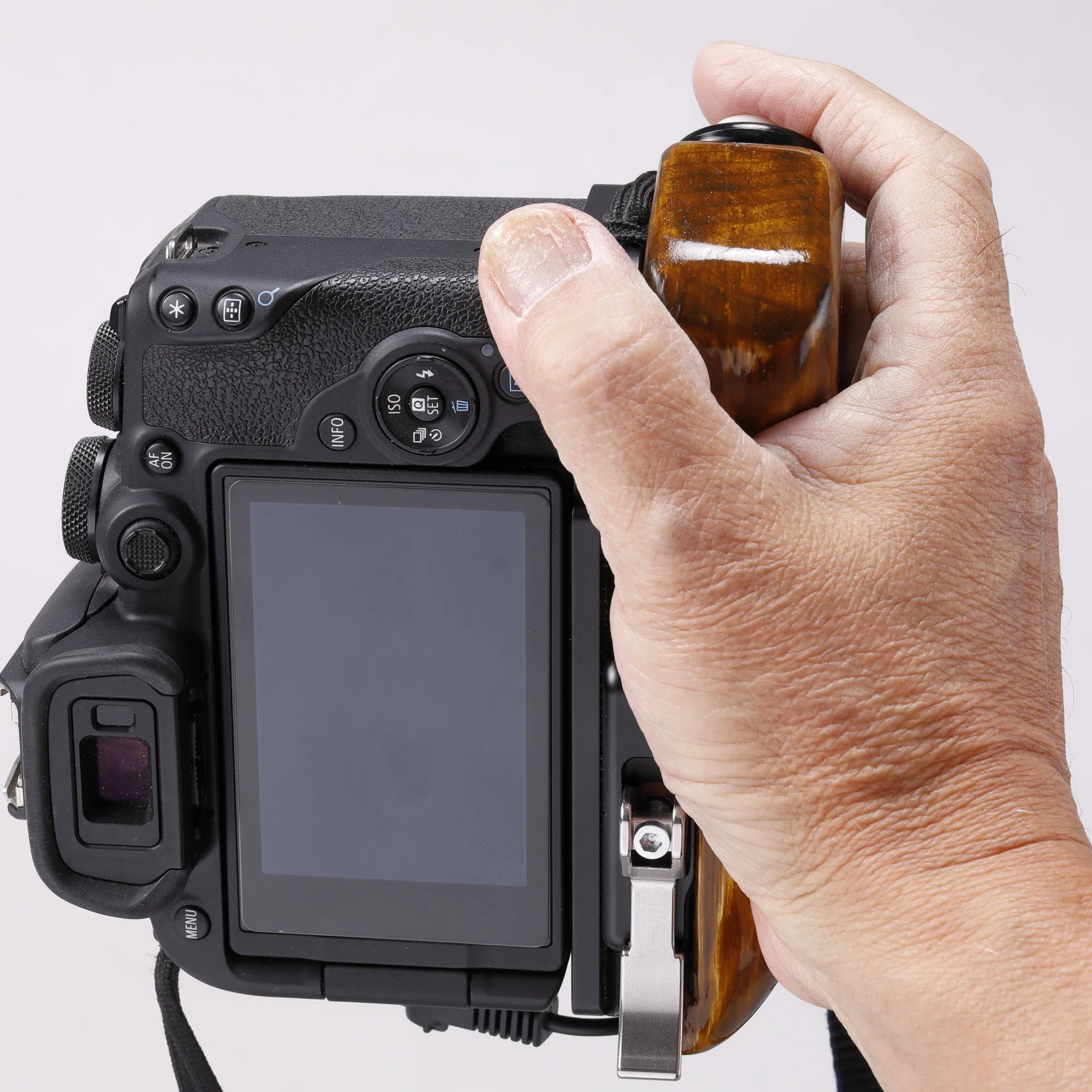 CONTAX ST フィルムカメラ　縦位置グリップ付き アリバイ日記: 【フィルムカメラ】最高にかっこいいカメラ！それが