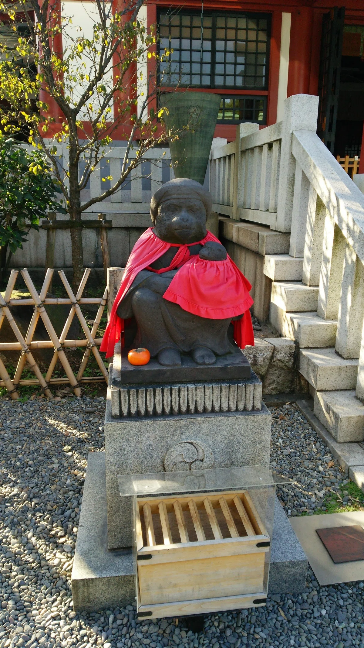 日枝神社と狛猿さん ｜おりん