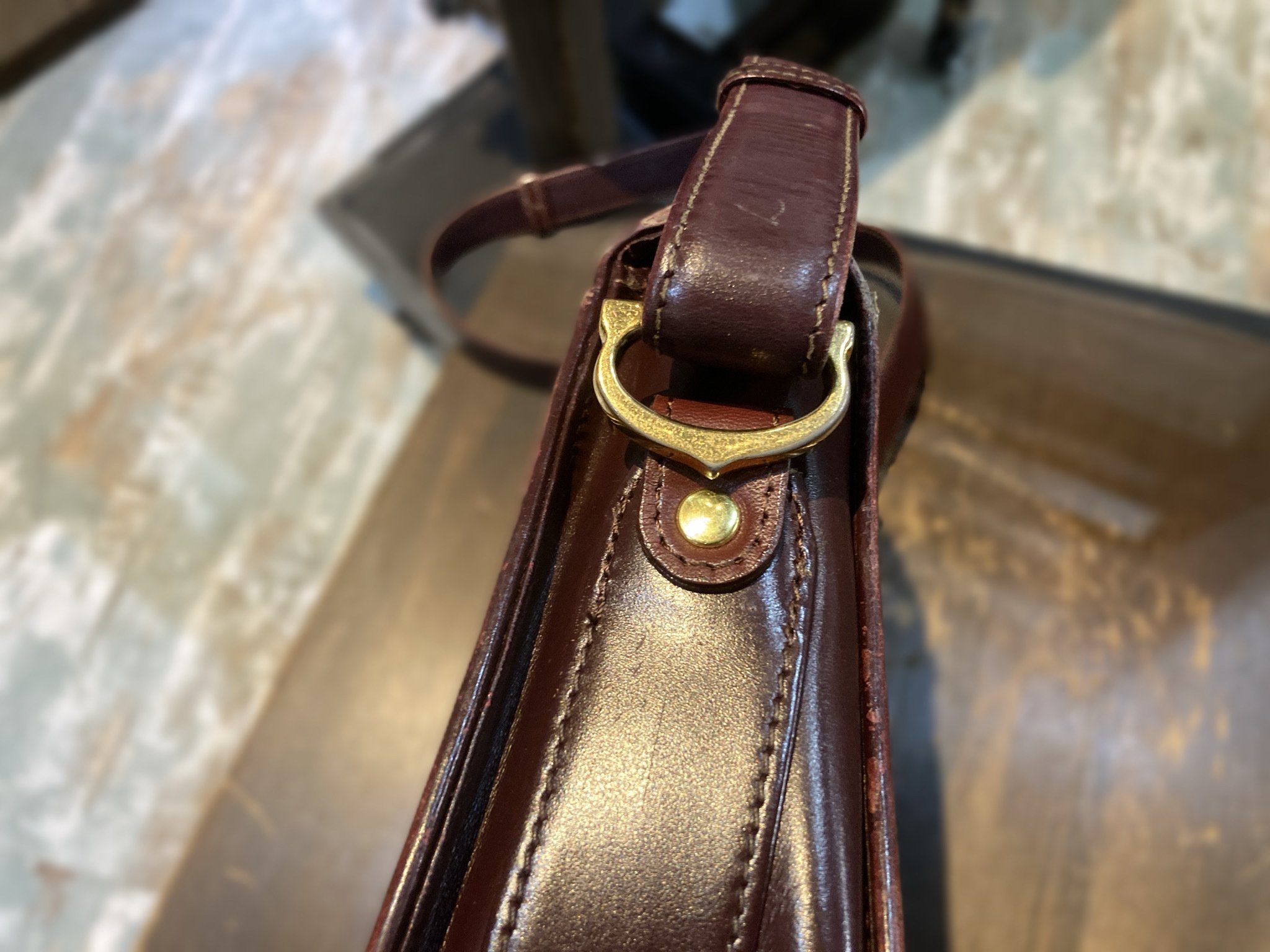 ショルダーバッグのストラップ根付修理】Cartier/カルティエの