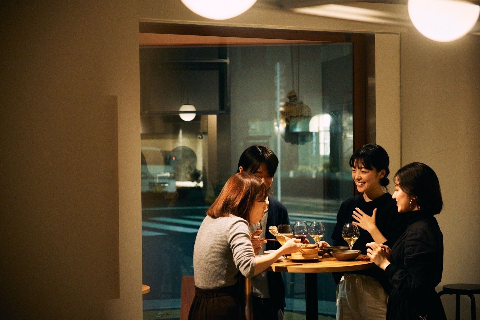 カウンター越しの出会い。地域と人を結ぶ場所 / 鈴木 慎一郎｜Staple