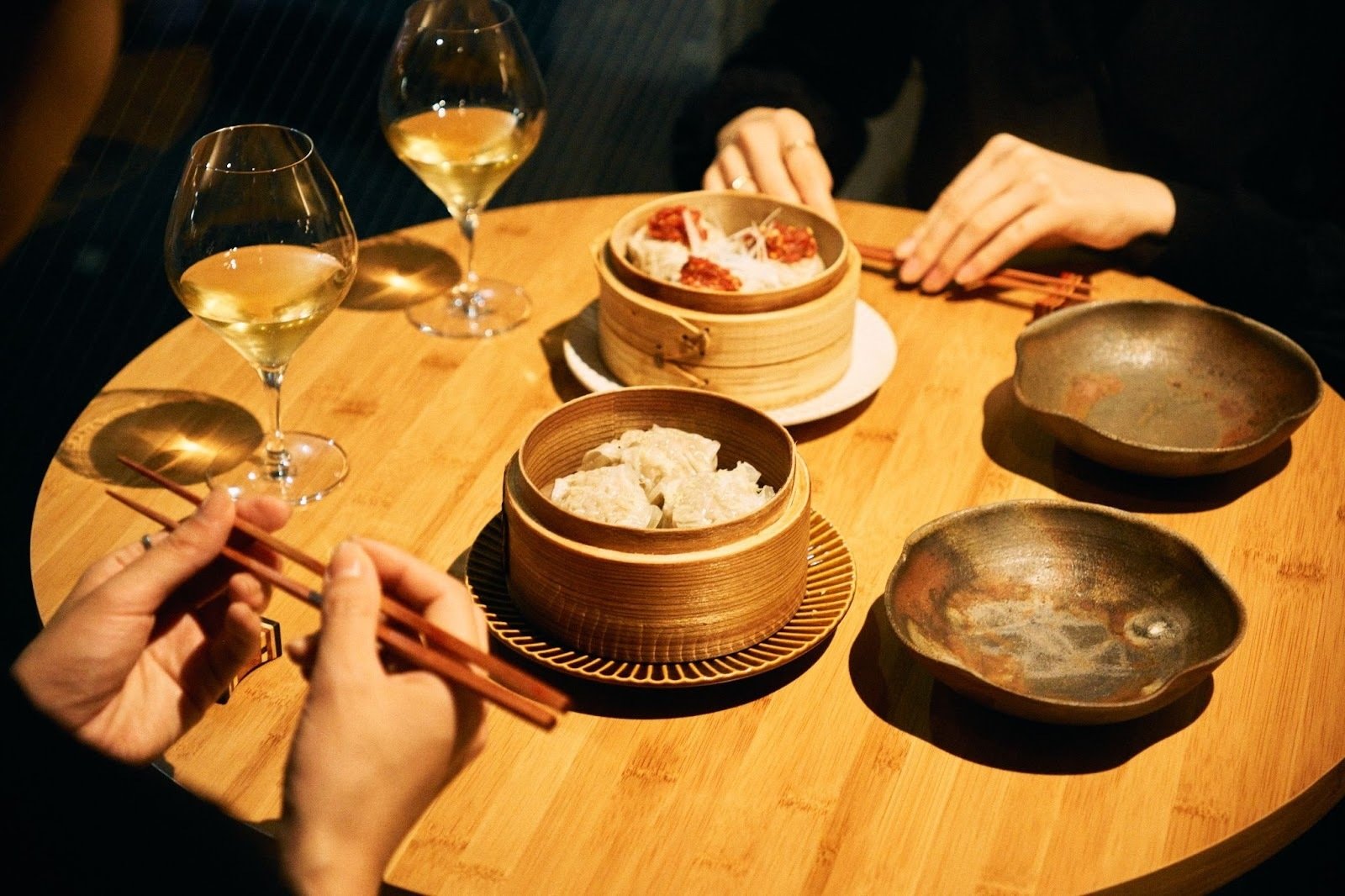 カウンター越しの出会い。地域と人を結ぶ場所 / 鈴木 慎一郎｜Staple