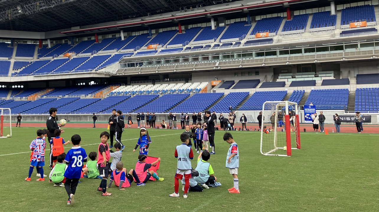 日産スタジアムのピッチでサッカー指導！社会科見学もある「NISSAN