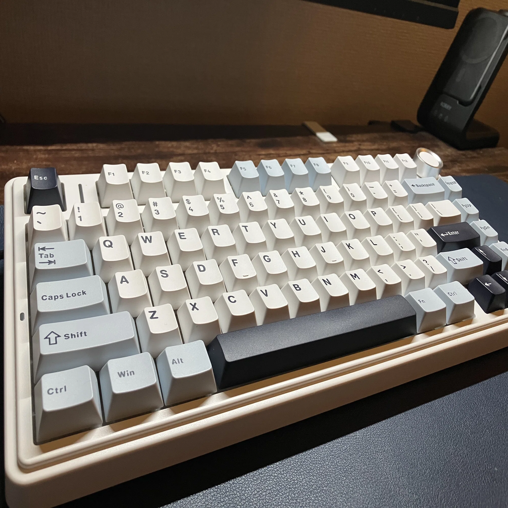 突撃！ 隣のキーボード！ フラーのエンジニアはどんなキーボードを使っ 