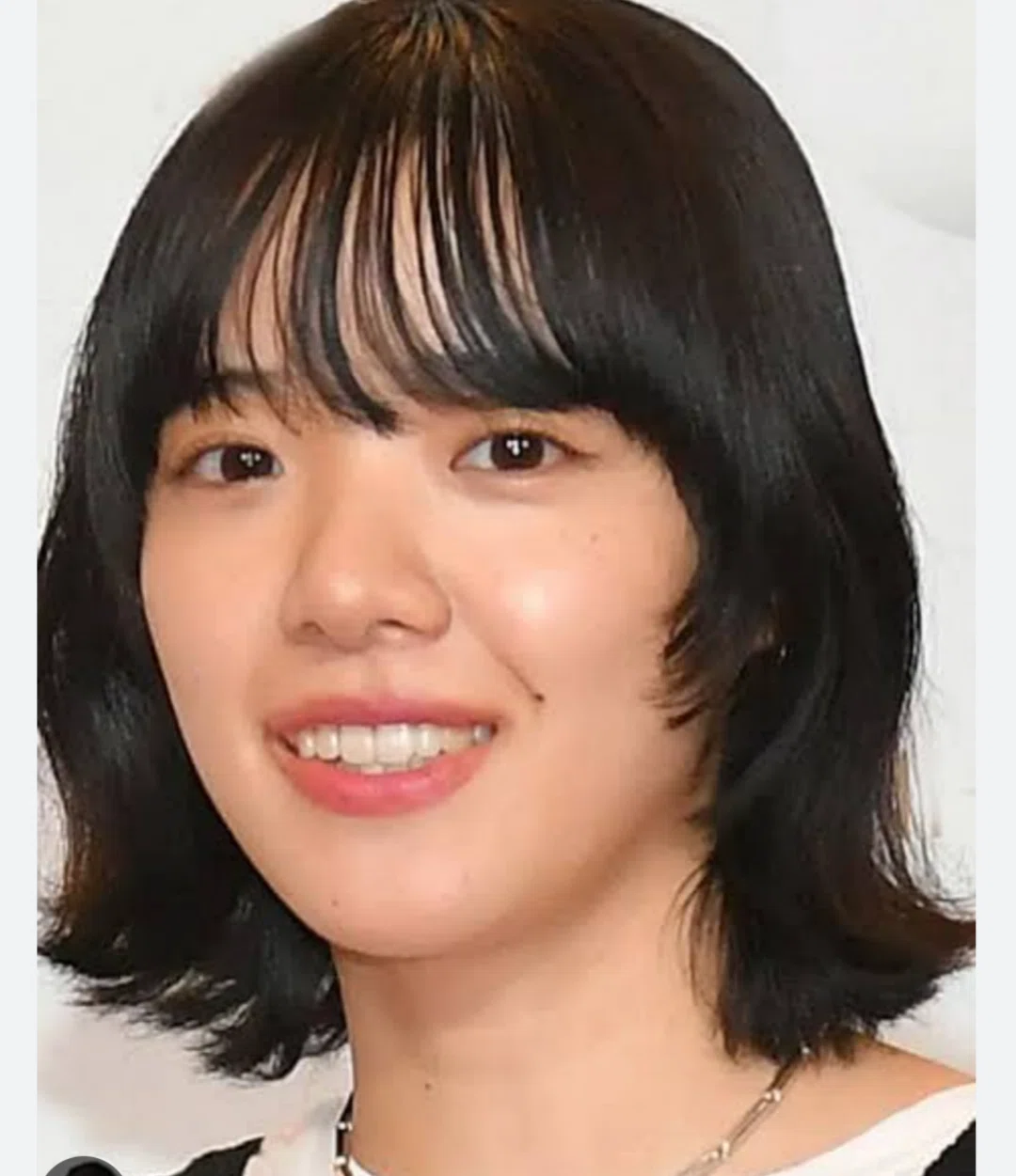 芸能人 に 似 てる と 言 われる