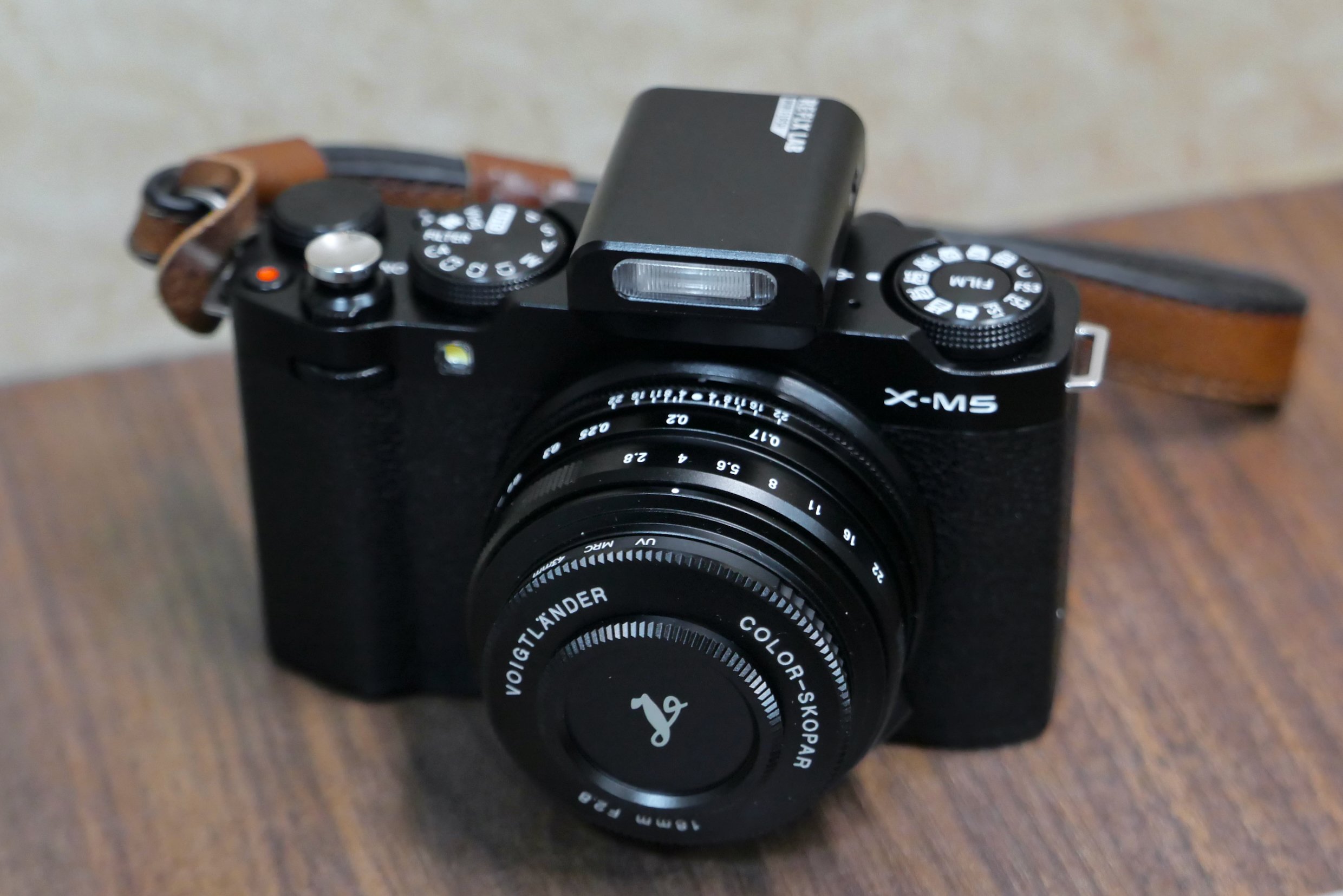 コンパクトカメラのためのミニフラッシュ。 REFLX LAB と ANDOER と