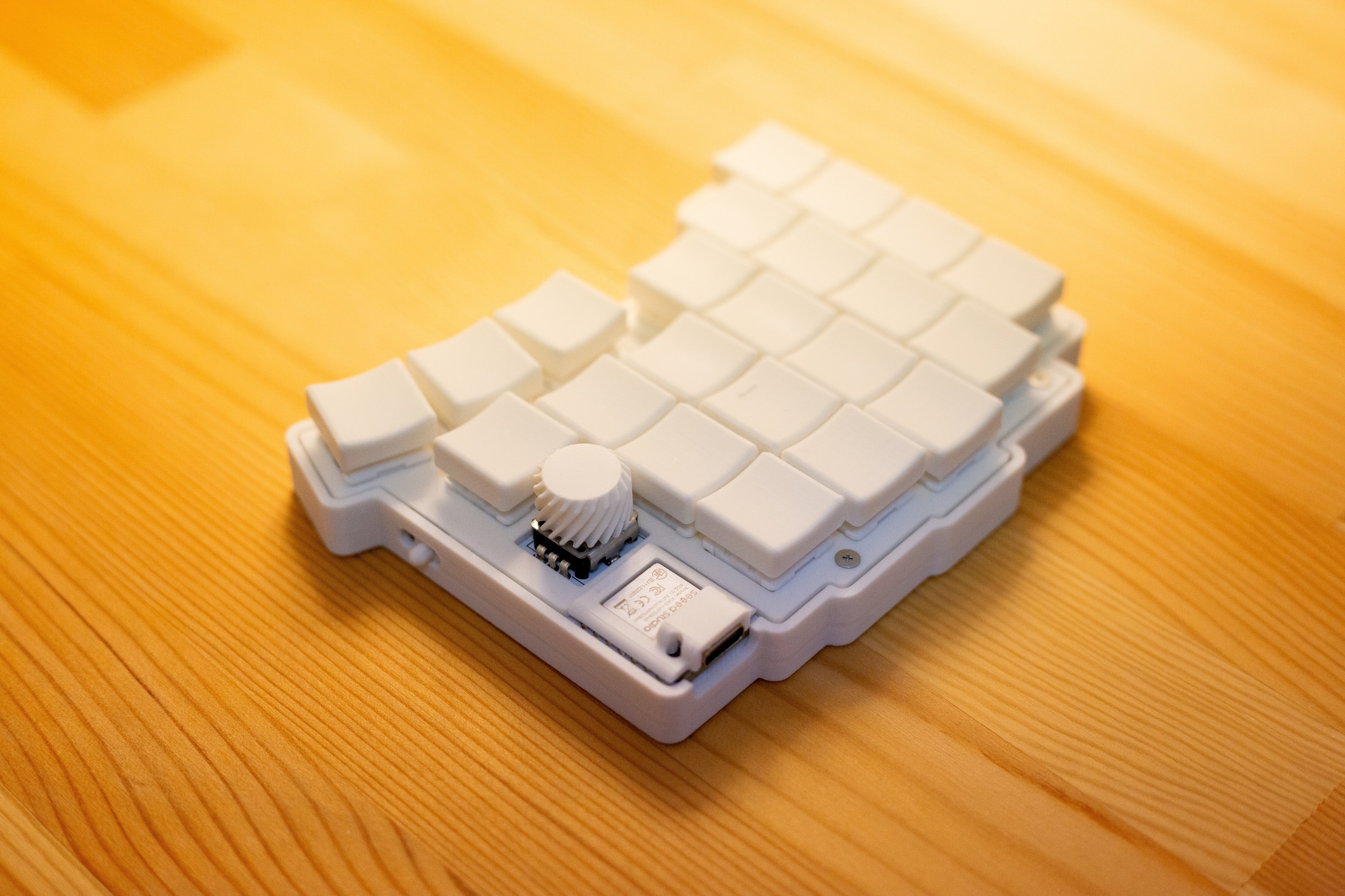 moNa2 ホワイト 組立済み 分割キーボードmoNaの利用1ヶ月レビュー【自作キーボード