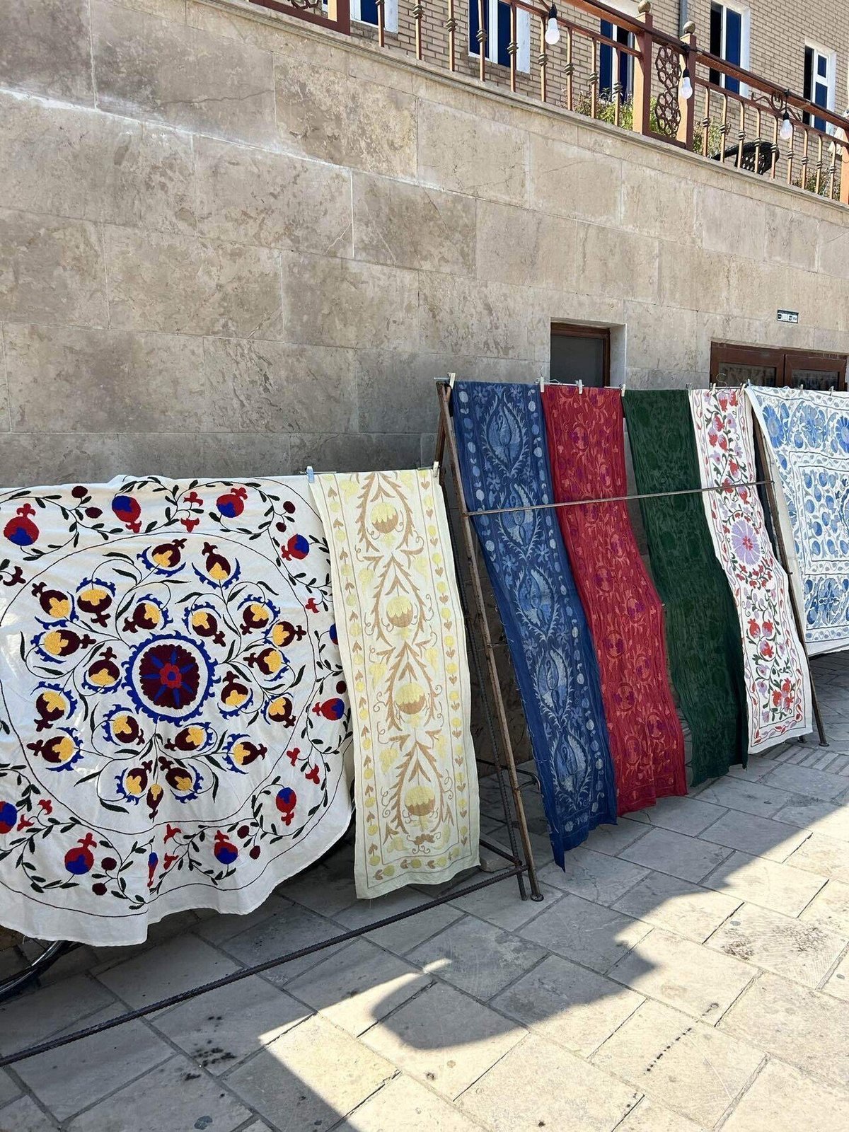 ウズベキスタン◎スザニ刺繍 ビンテージ生地 （超おすすめ  