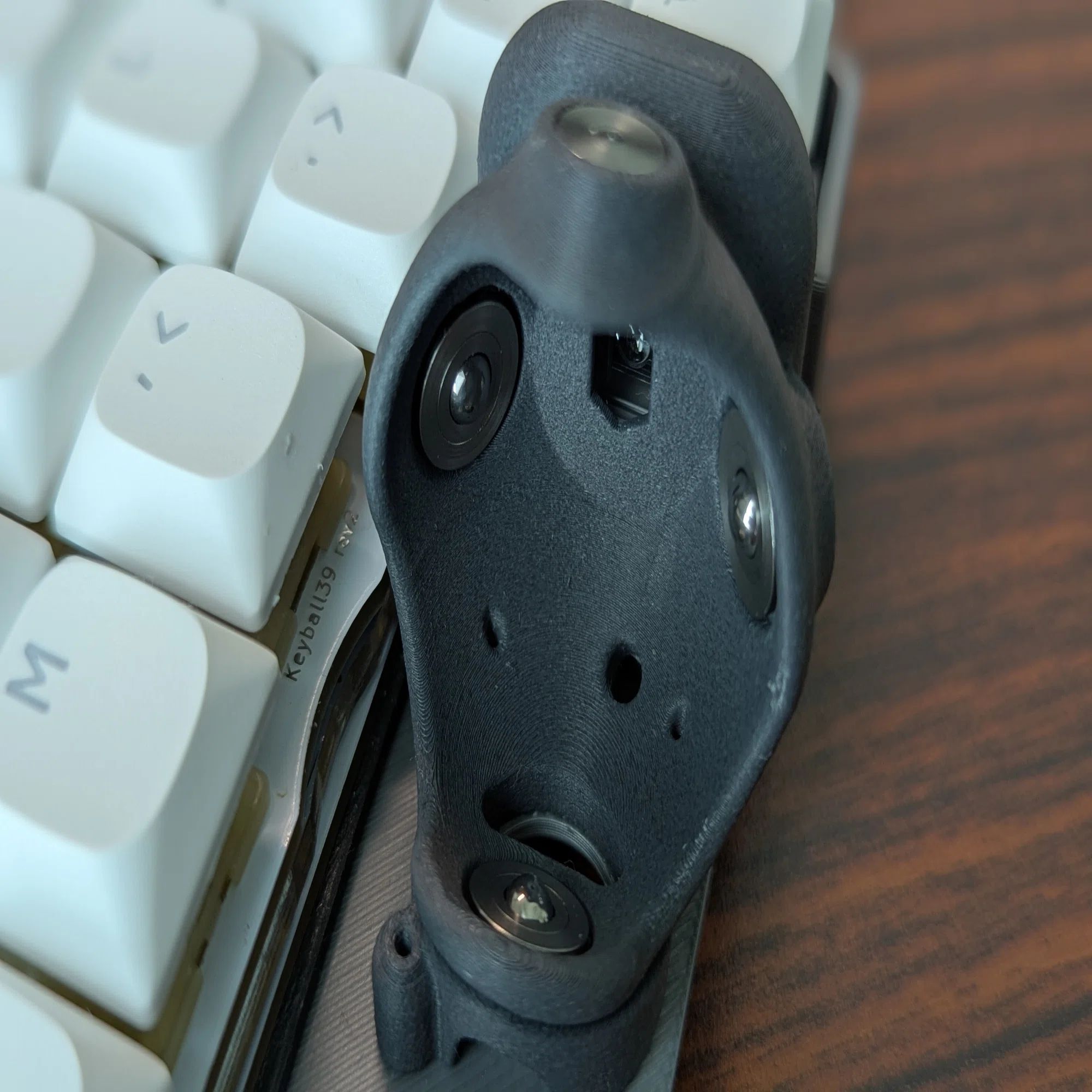 Keyball39 に Tai-Hao のキーキャップとボールスライダー式トラック 