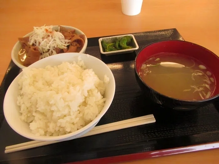 三喜食堂 牛もつ煮込み定食