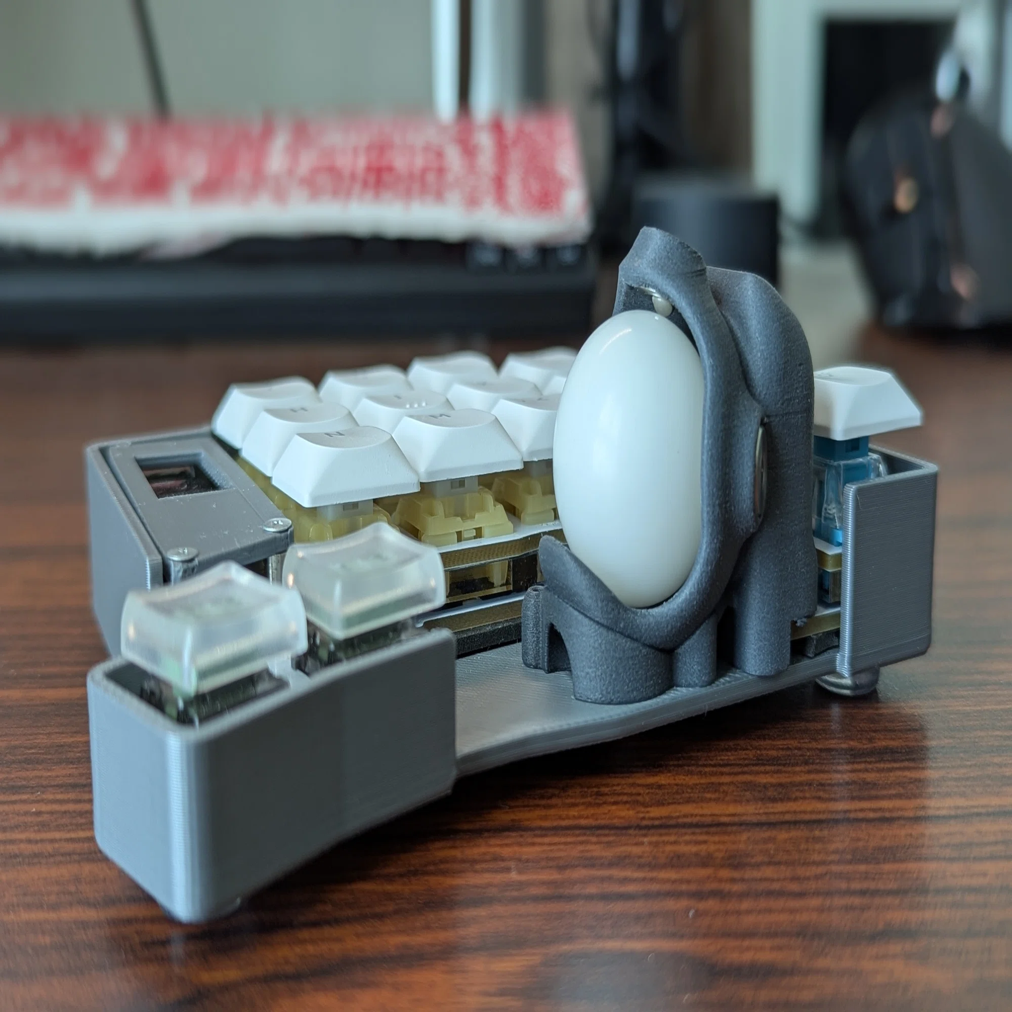 Keyball39 に Tai-Hao のキーキャップとボールスライダー式トラック 