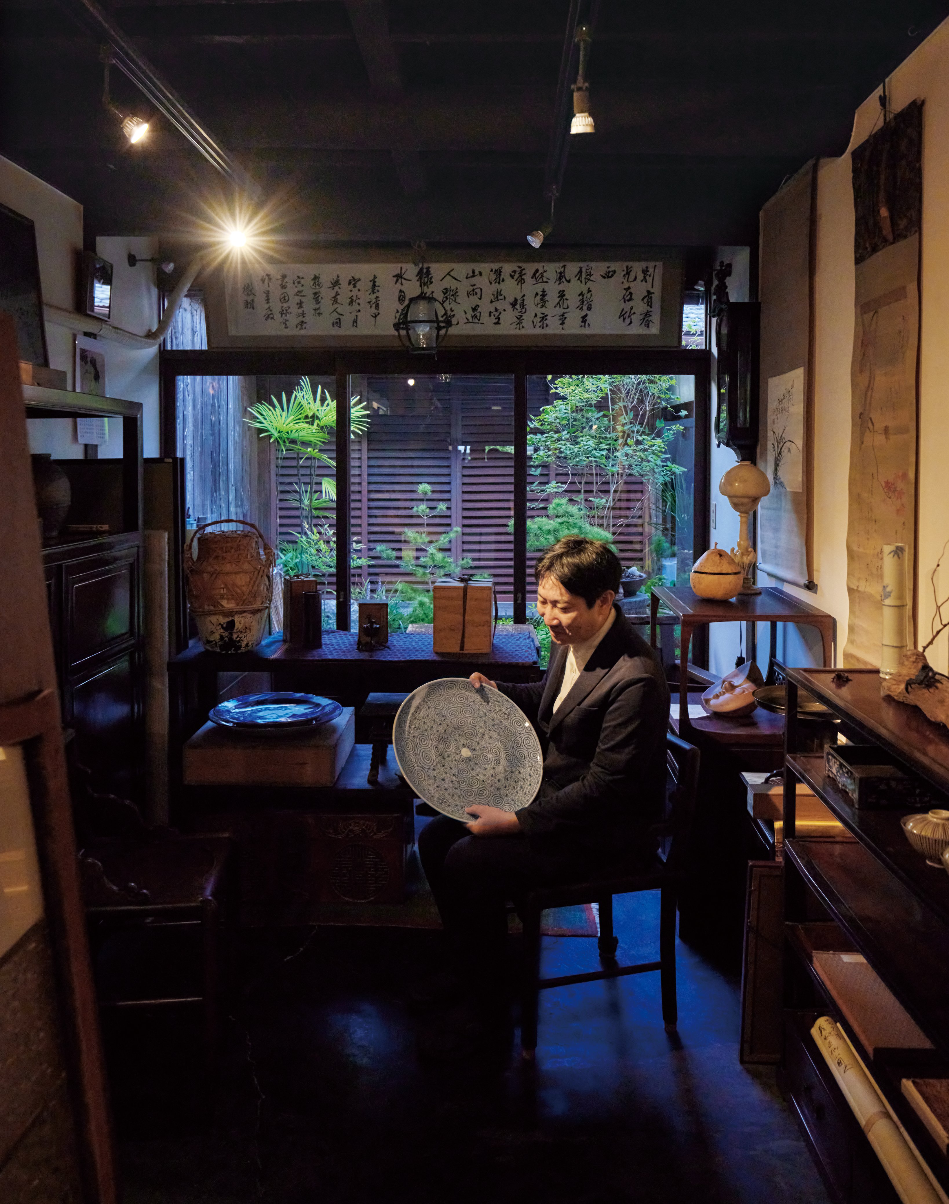 磯田道史さんの京都・骨董流儀｜［特集］新春古都骨董探検 ｜ほんの